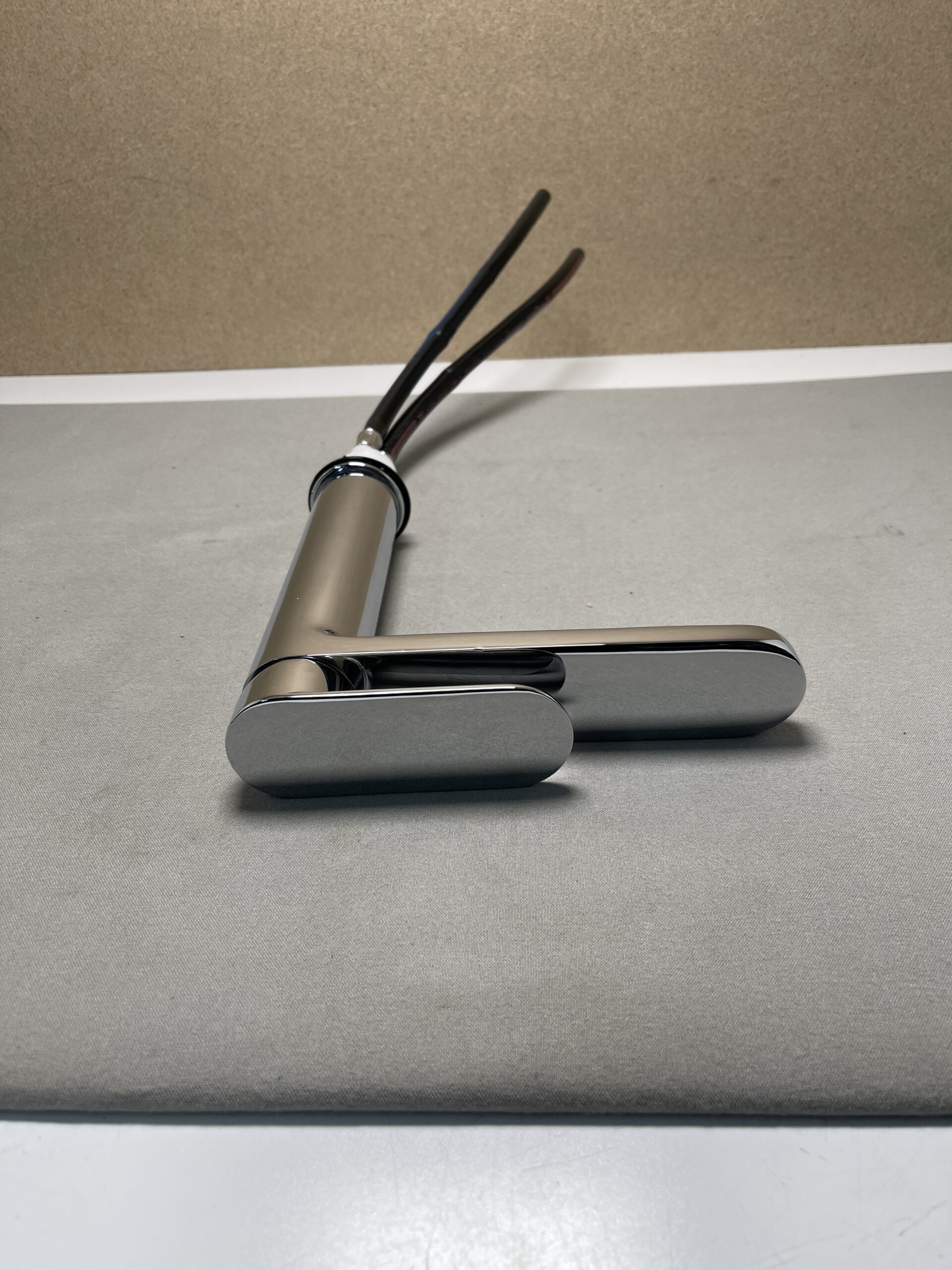 Wasserhahn verchromt mit Anschlussschläuchen, für Wohnmobil