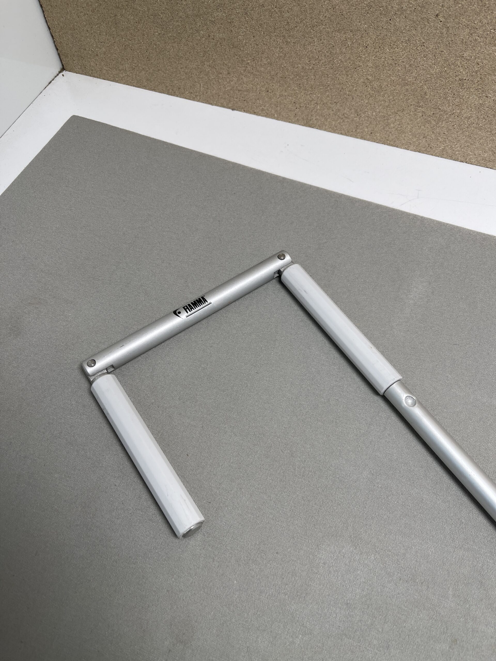 Fiamma Markisenkurbel silber/weiß 138 cm