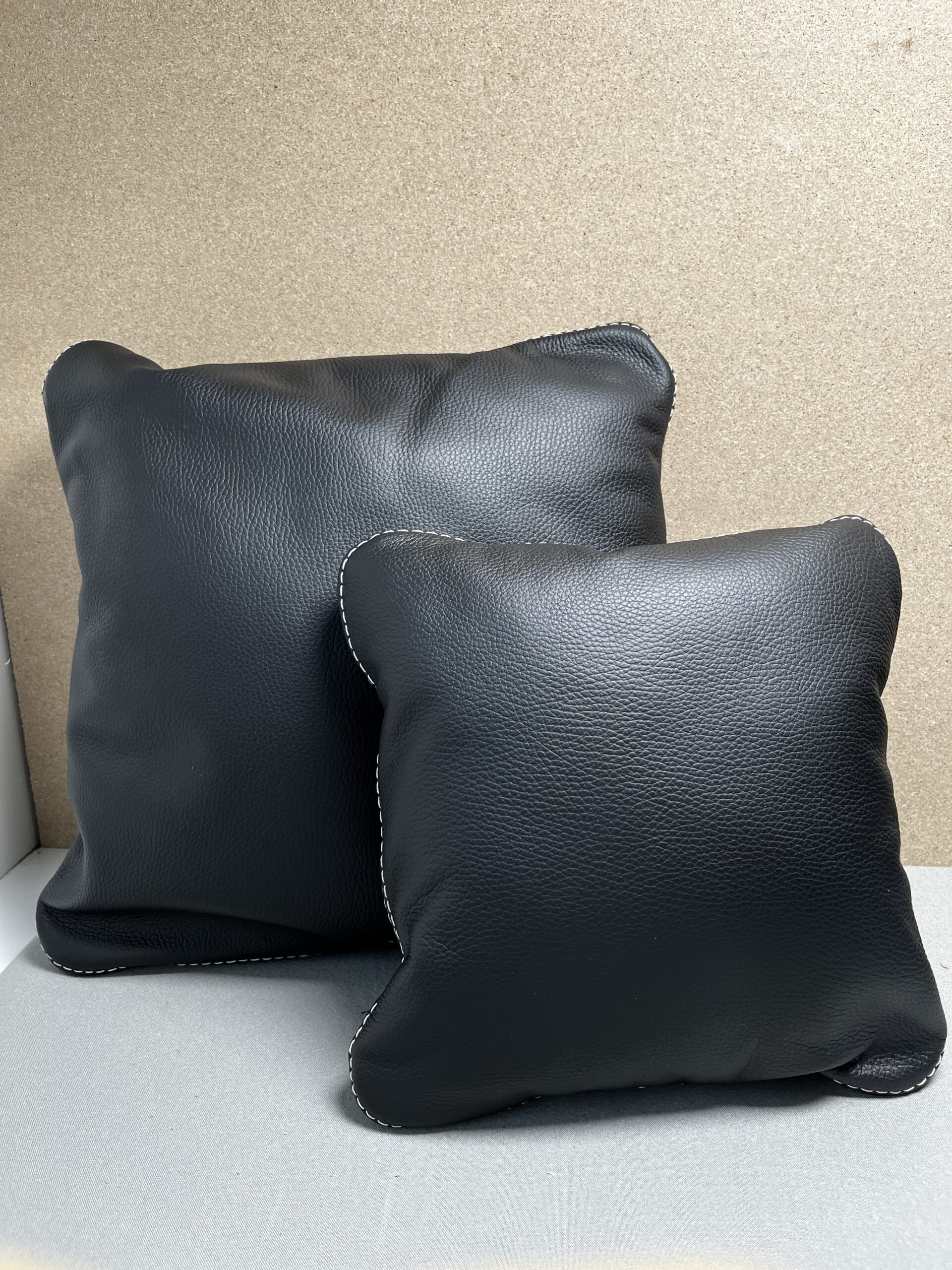 Niesmann & Bischoff Arto 83F/88F/88(L) Klassik Echtlederkissen Set schwarz