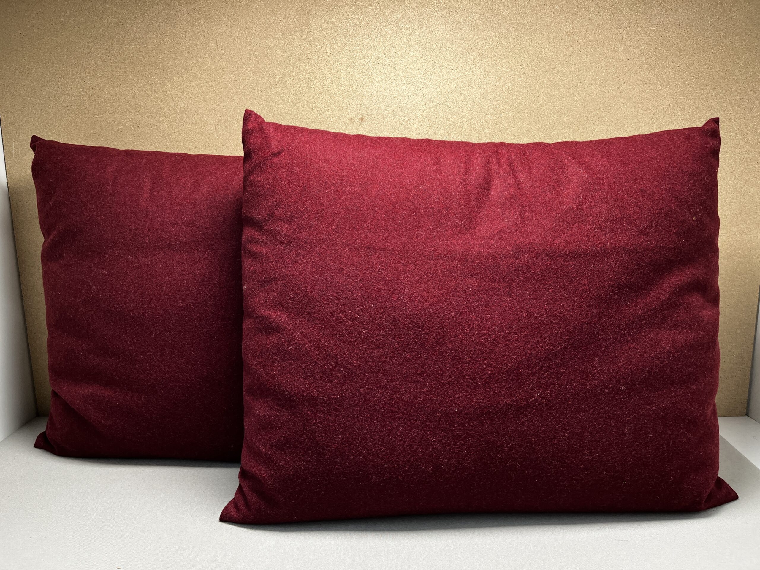 Niesmann & Bischoff Kissensatz mit Klett Weinrot Filz NB30 6.9Q 7.4E Modern