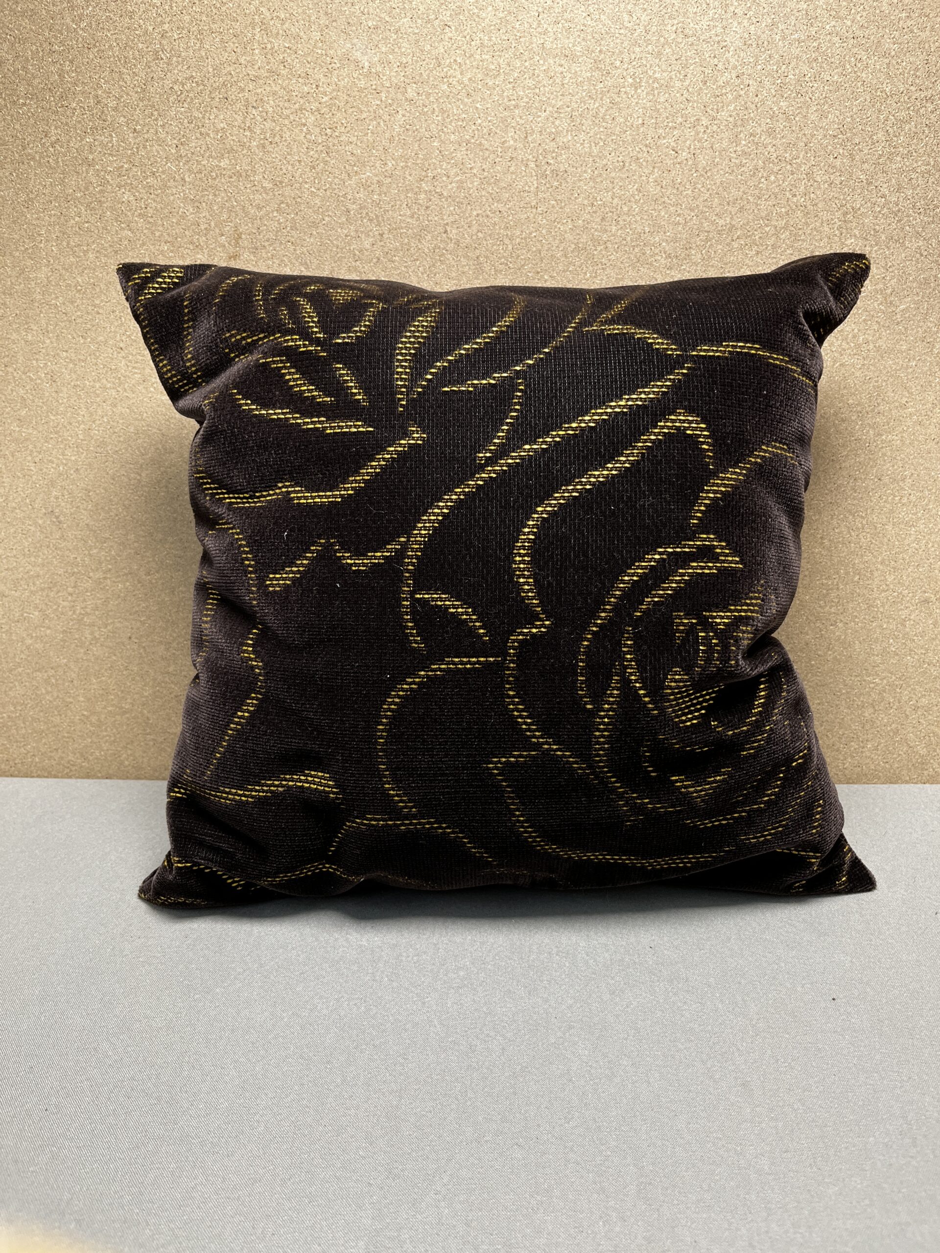 Niesmann & Bischoff Kissen Zierkissen Dunkelbraun Gold mit Rosendesign Samt 38x38cm