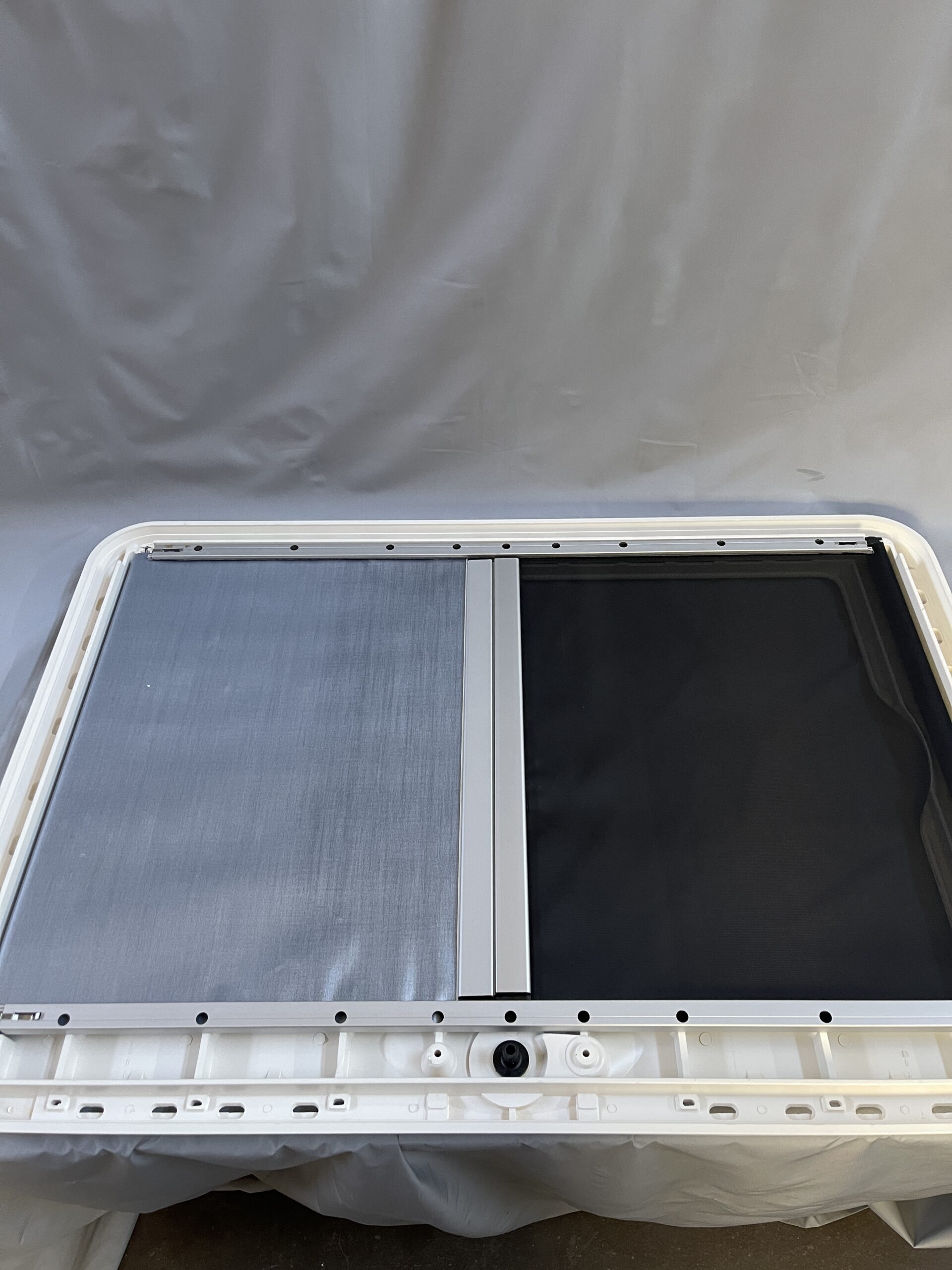 Dometic Heki 1 Innenrahmen für Dachhaube mit Gitter und Schrauben