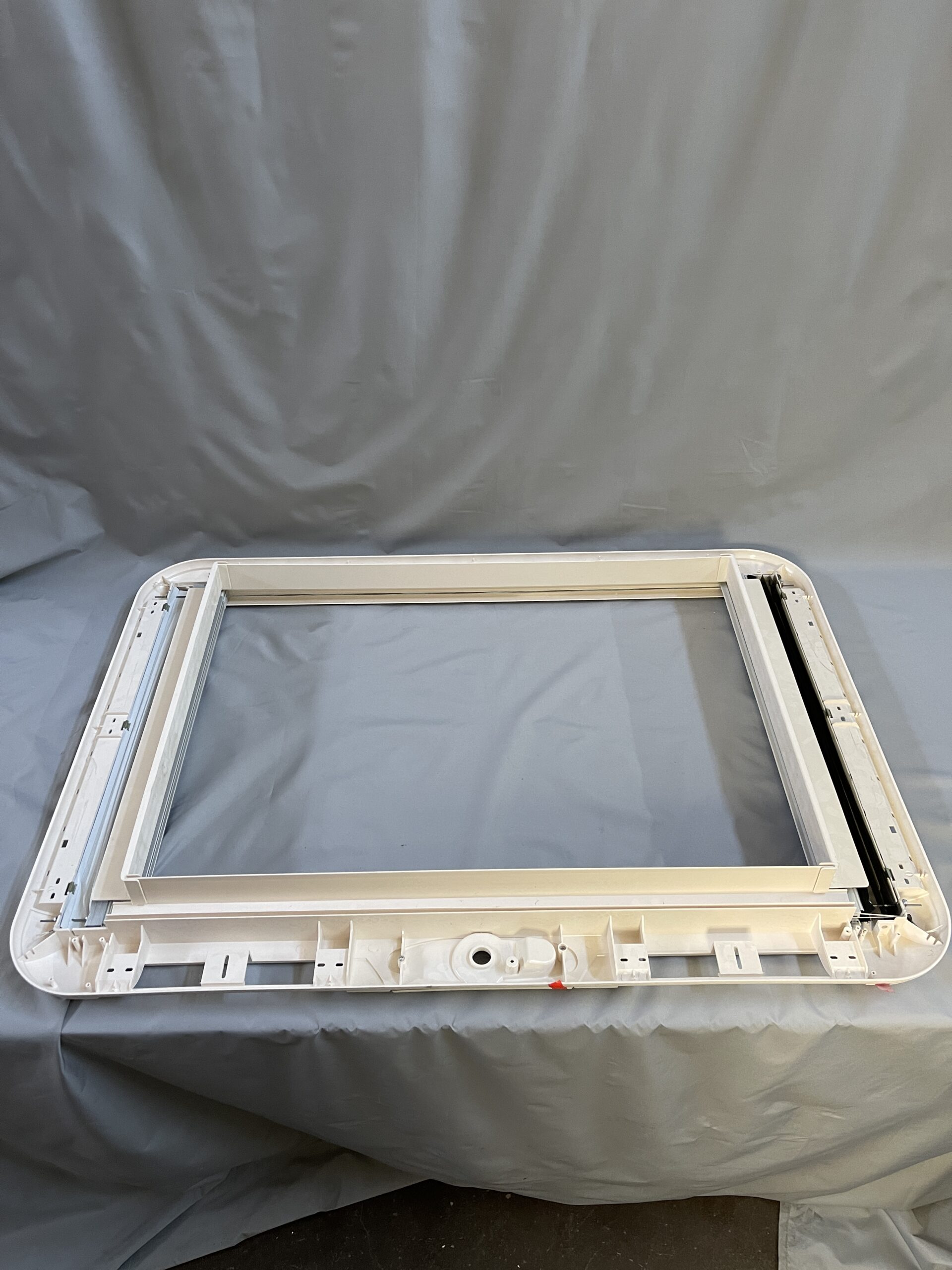 Dometic Innenrahmen für Heki 3 Dachhaube ohne Kurbel, Gitter, Schrauben