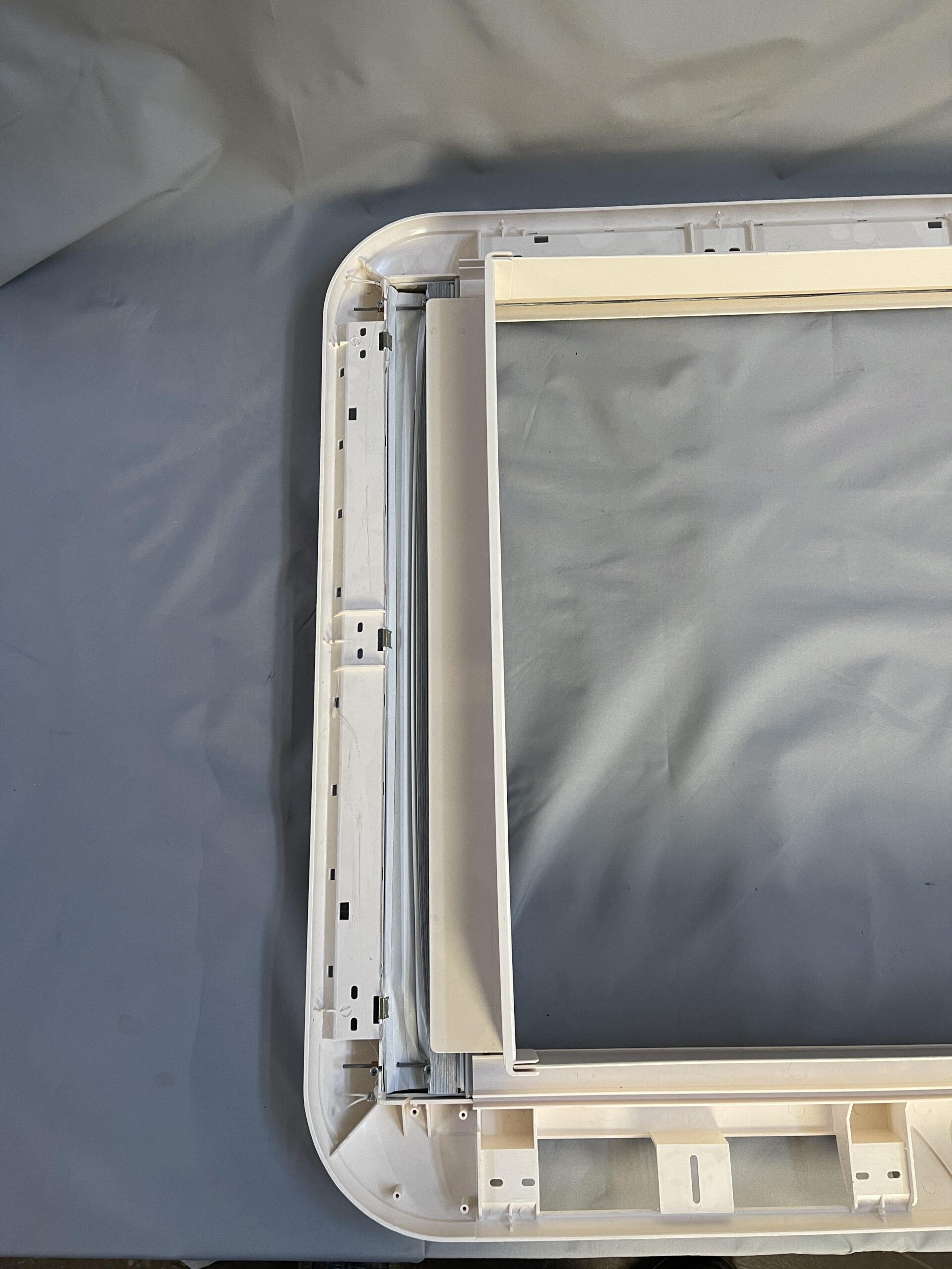 Dometic Innenrahmen für Heki 3 Dachhaube ohne Kurbel, Gitter, Schrauben