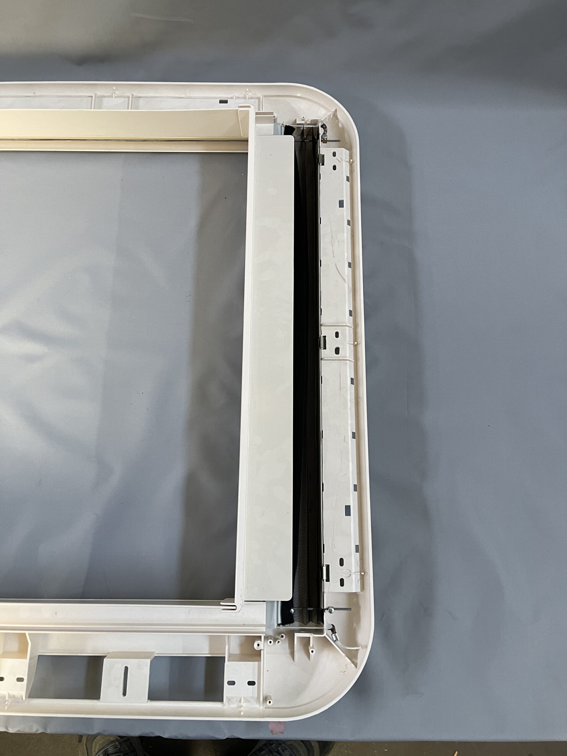 Dometic Innenrahmen für Heki 3 Dachhaube ohne Kurbel, Gitter, Schrauben