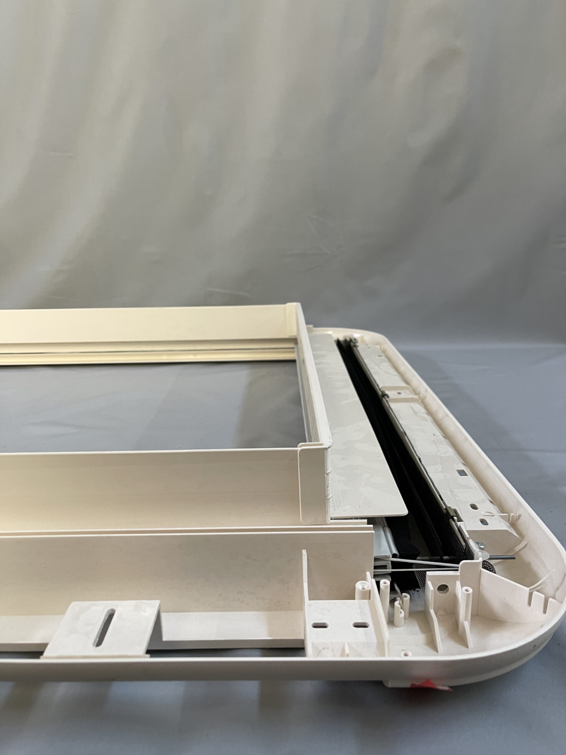 Dometic Innenrahmen für Heki 3 Dachhaube ohne Kurbel, Gitter, Schrauben