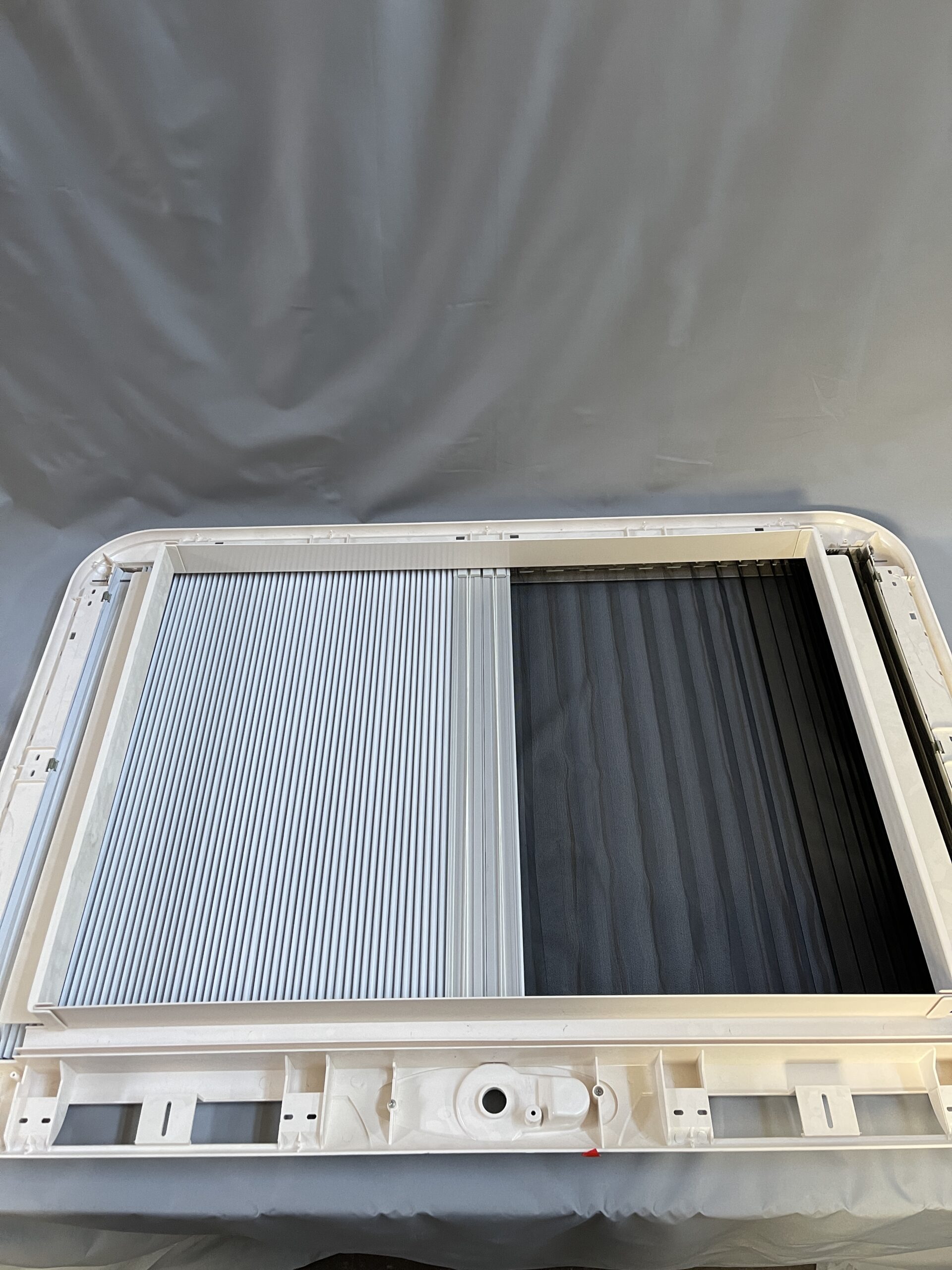 Dometic Innenrahmen für Heki 3 Dachhaube ohne Kurbel, Gitter, Schrauben