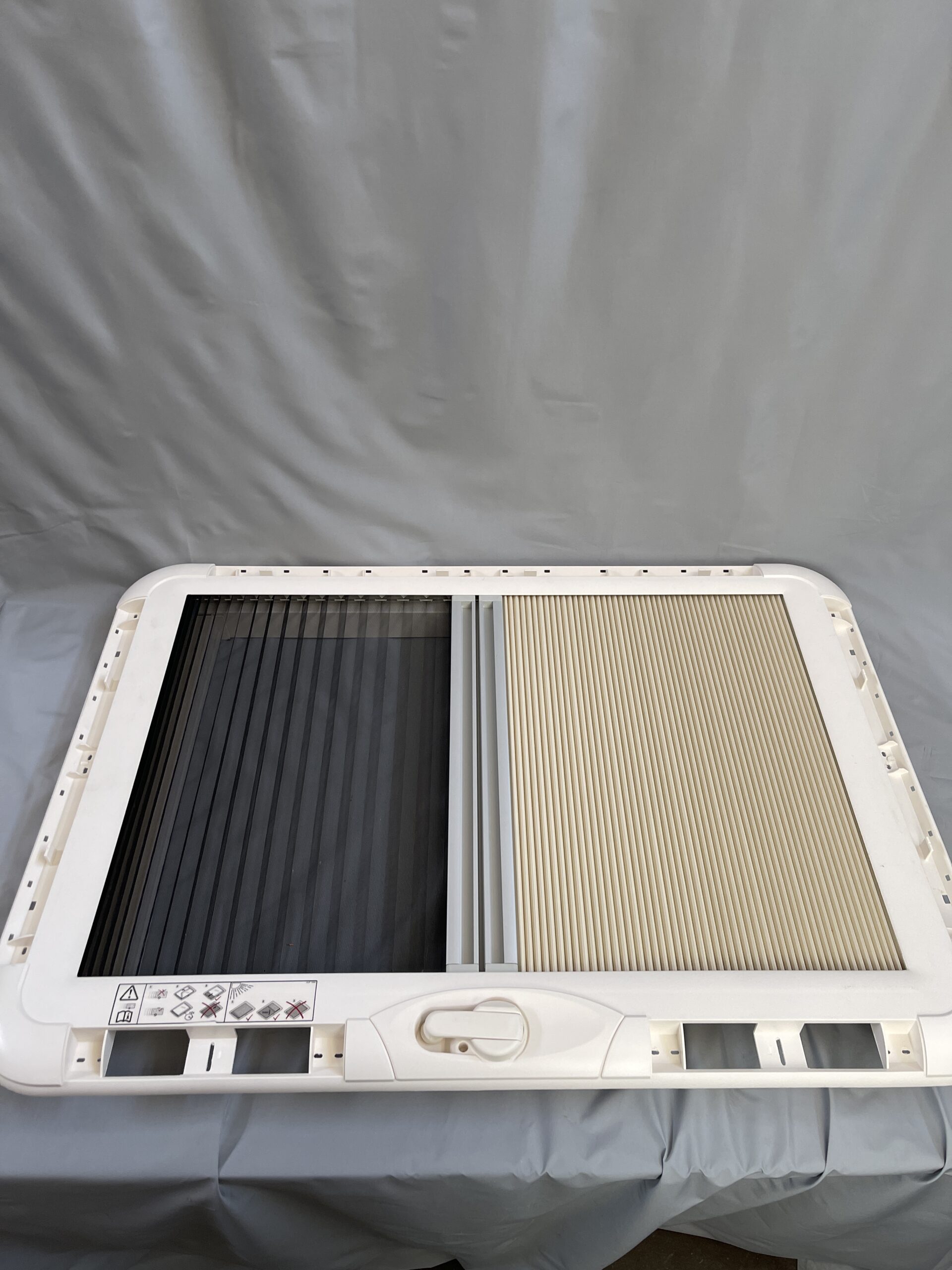 Dometic Heki 3 Innenrahmen für Dachhaube mit Abdeckklappen