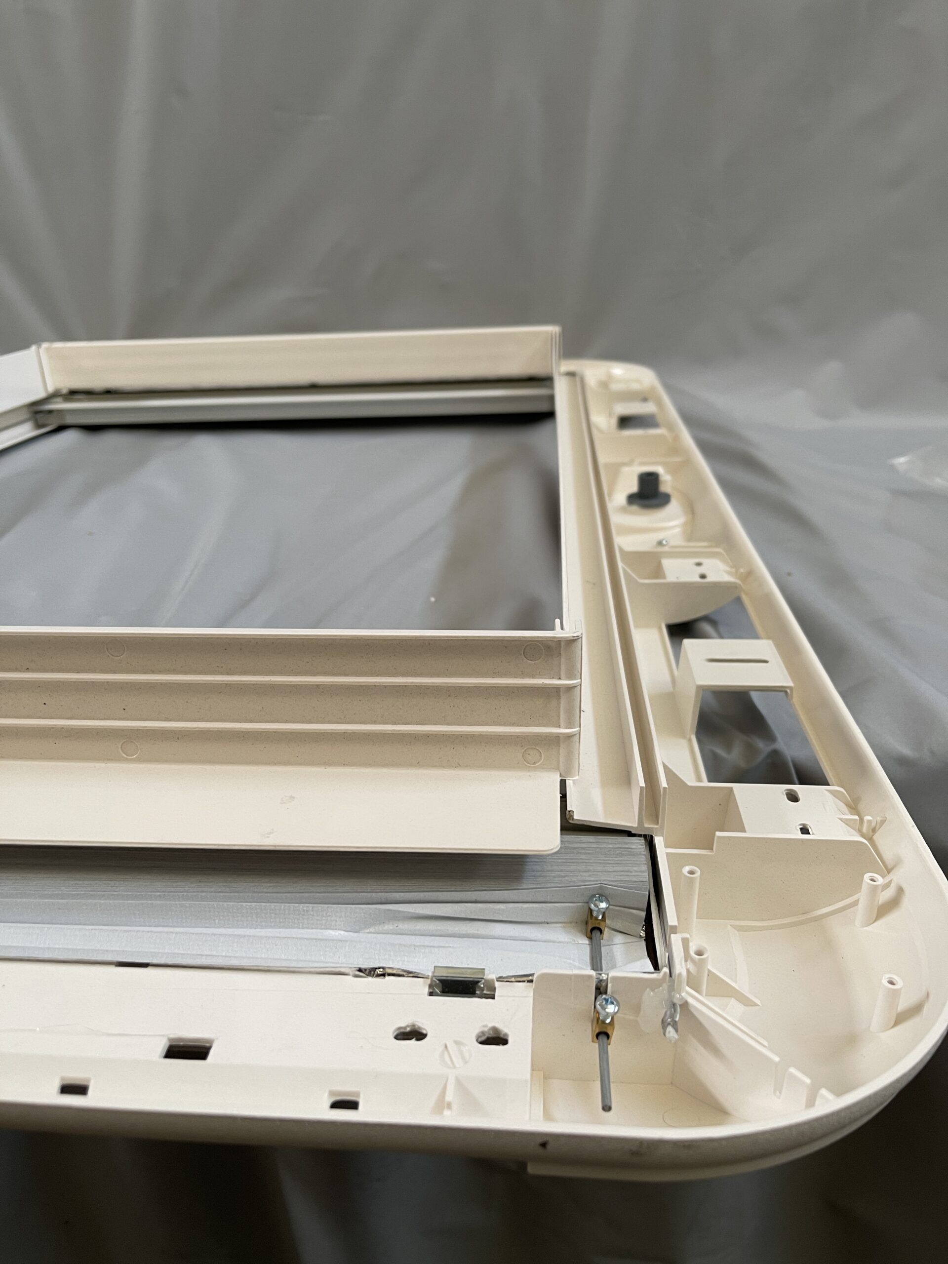 Dometic Heki 3 Innenrahmen für Dachhaube mit Abdeckklappen