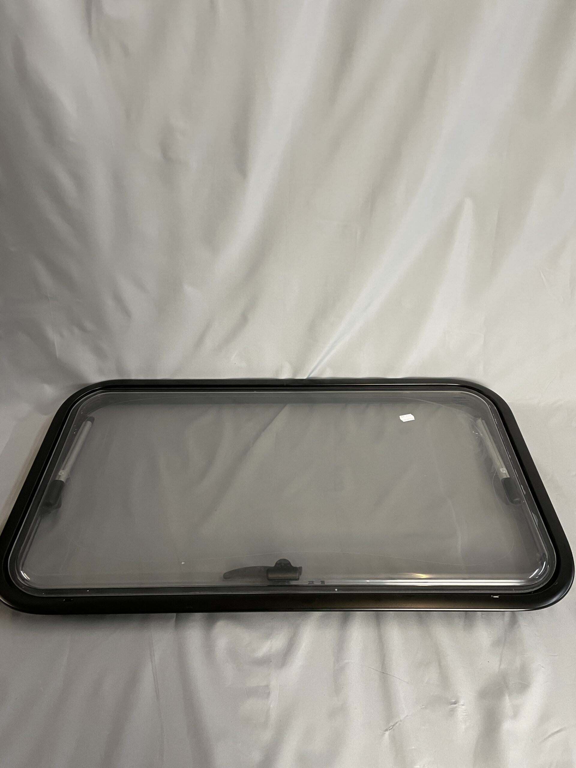 Ausstellfenster mit Rahmen von Dometic, 800 x 450 mm, schwarz