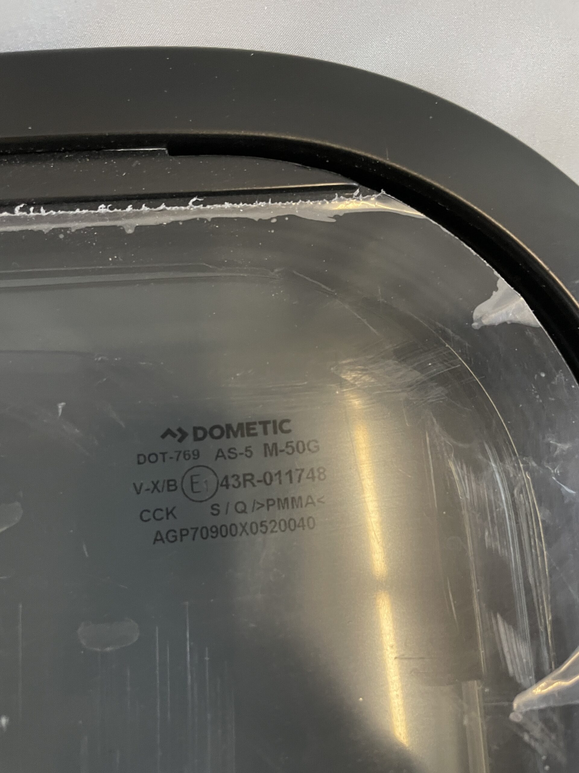 Dometic S7 P Ausstellfenster 900 x 520 mm, schwarz getönte Scheibe