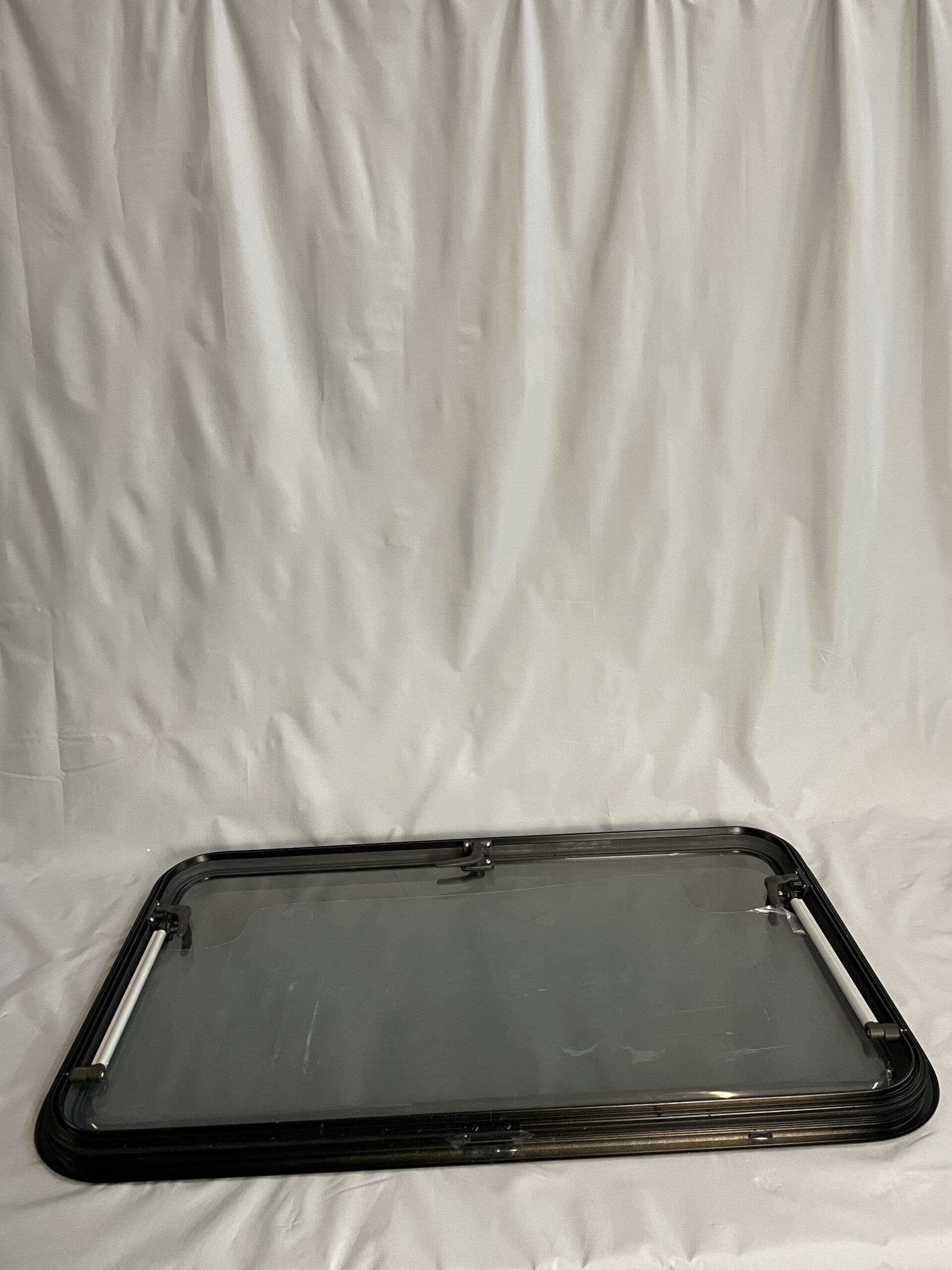 Dometic S7 P Ausstellfenster 900 x 520 mm, schwarz getönte Scheibe