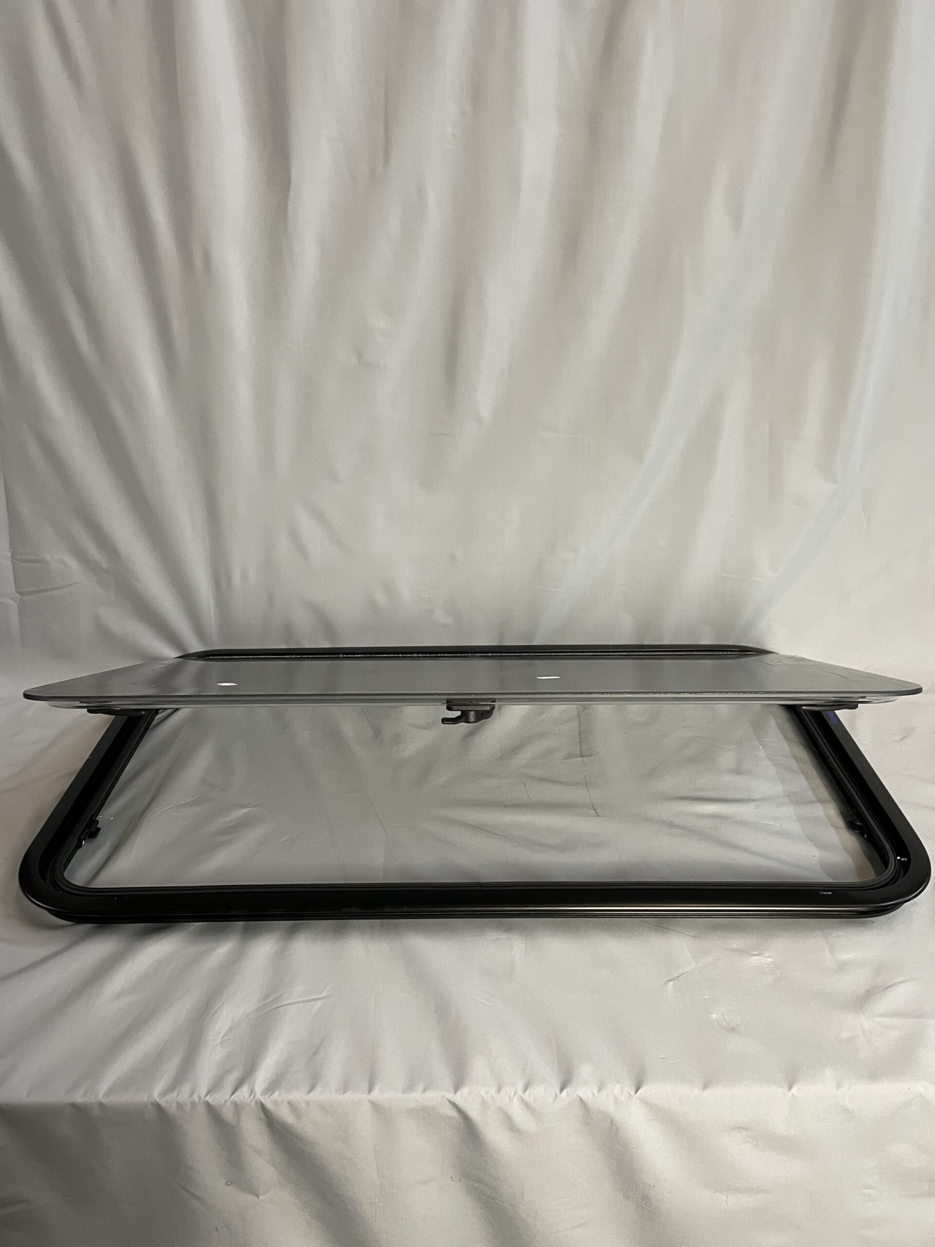 Dometic S7 P Ausstellfenster 900 x 520 mm, schwarz getönte Scheibe