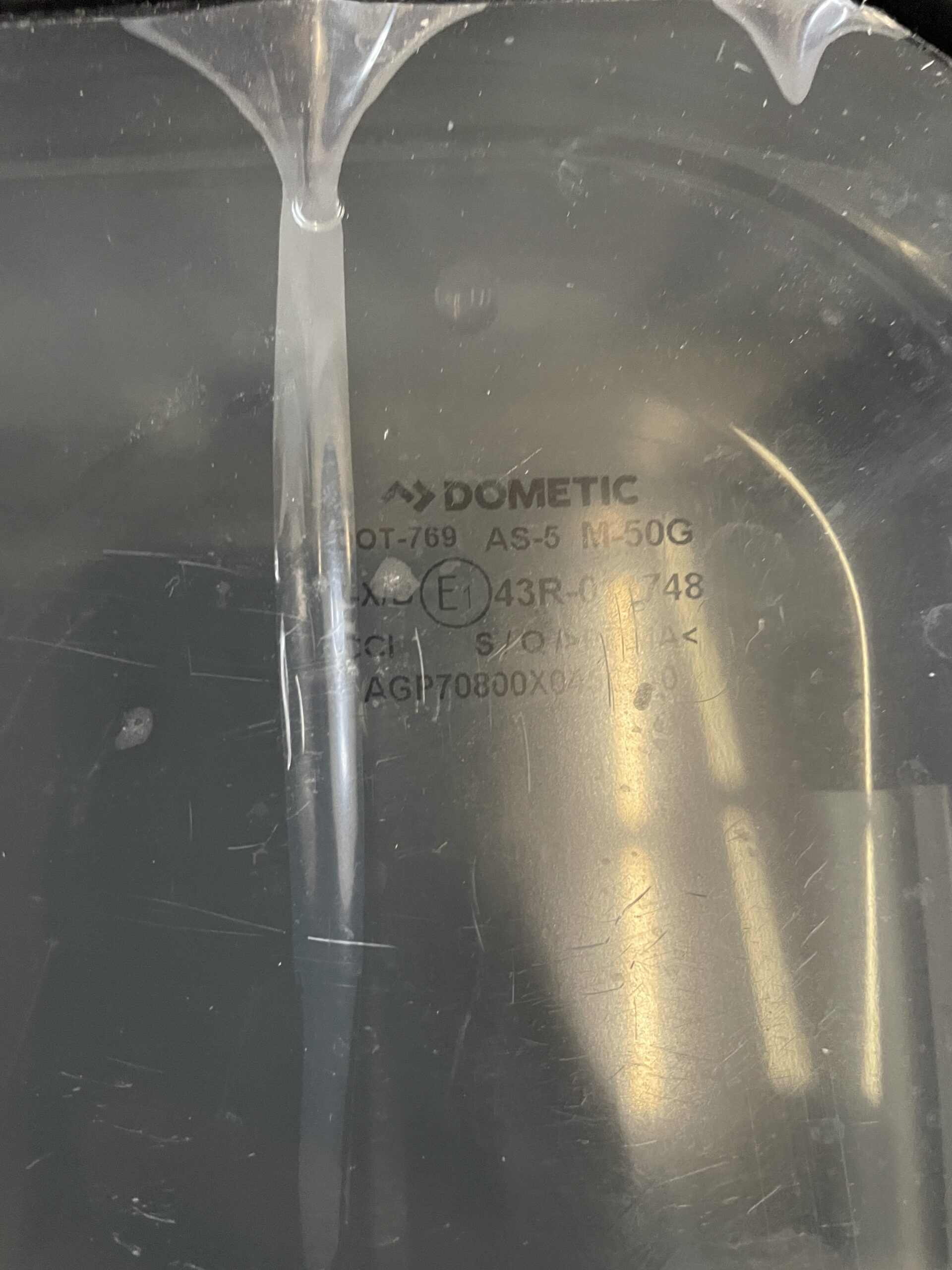 Ausstellfenster mit Rahmen als Ersatzteilspender, 800 x 450 mm, Undicht!