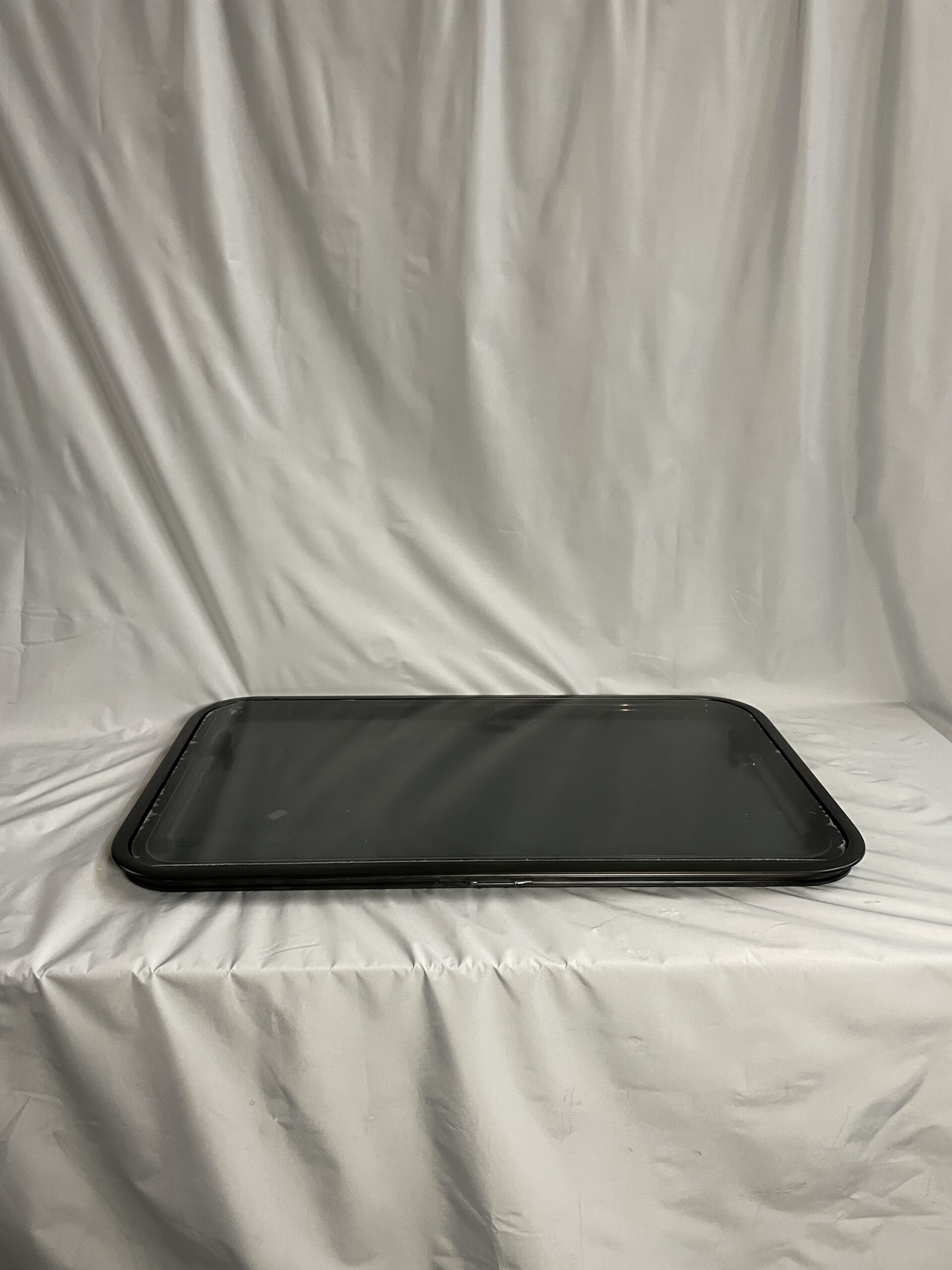 Dometic Ausstellfenster mit Rahmen, 900 x 520 mm, schwarz getönt