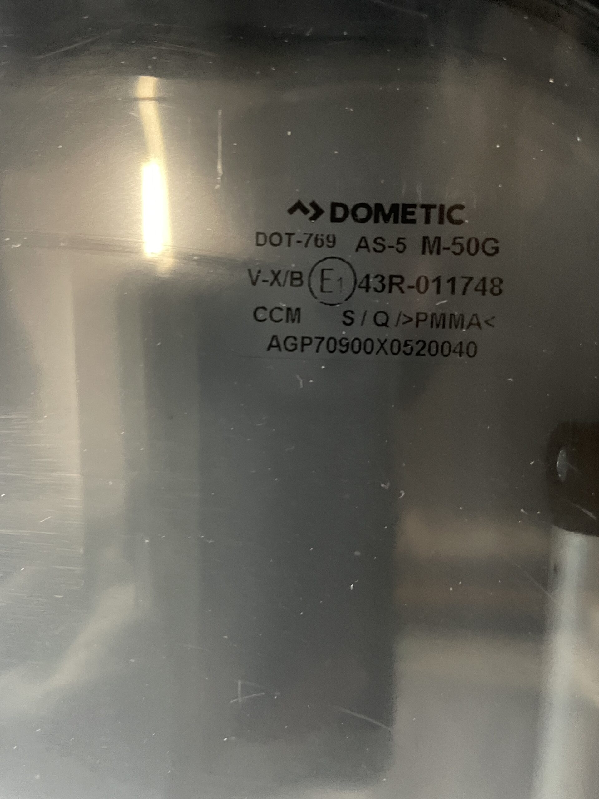 Dometic Ausstellfenster mit Rahmen, 900 x 520 mm, schwarz getönt