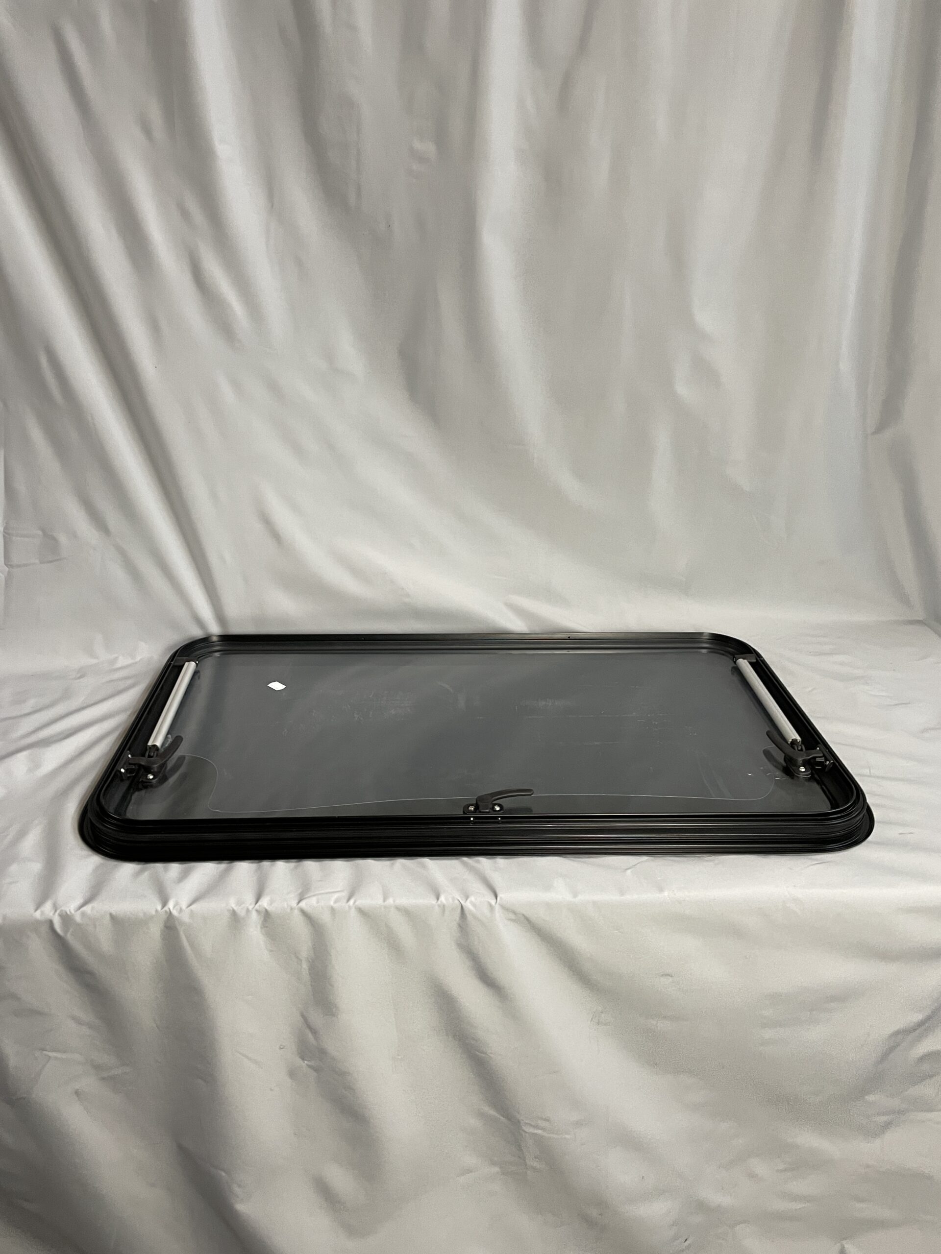 Dometic Ausstellfenster mit Rahmen, 900 x 520 mm, schwarz getönt