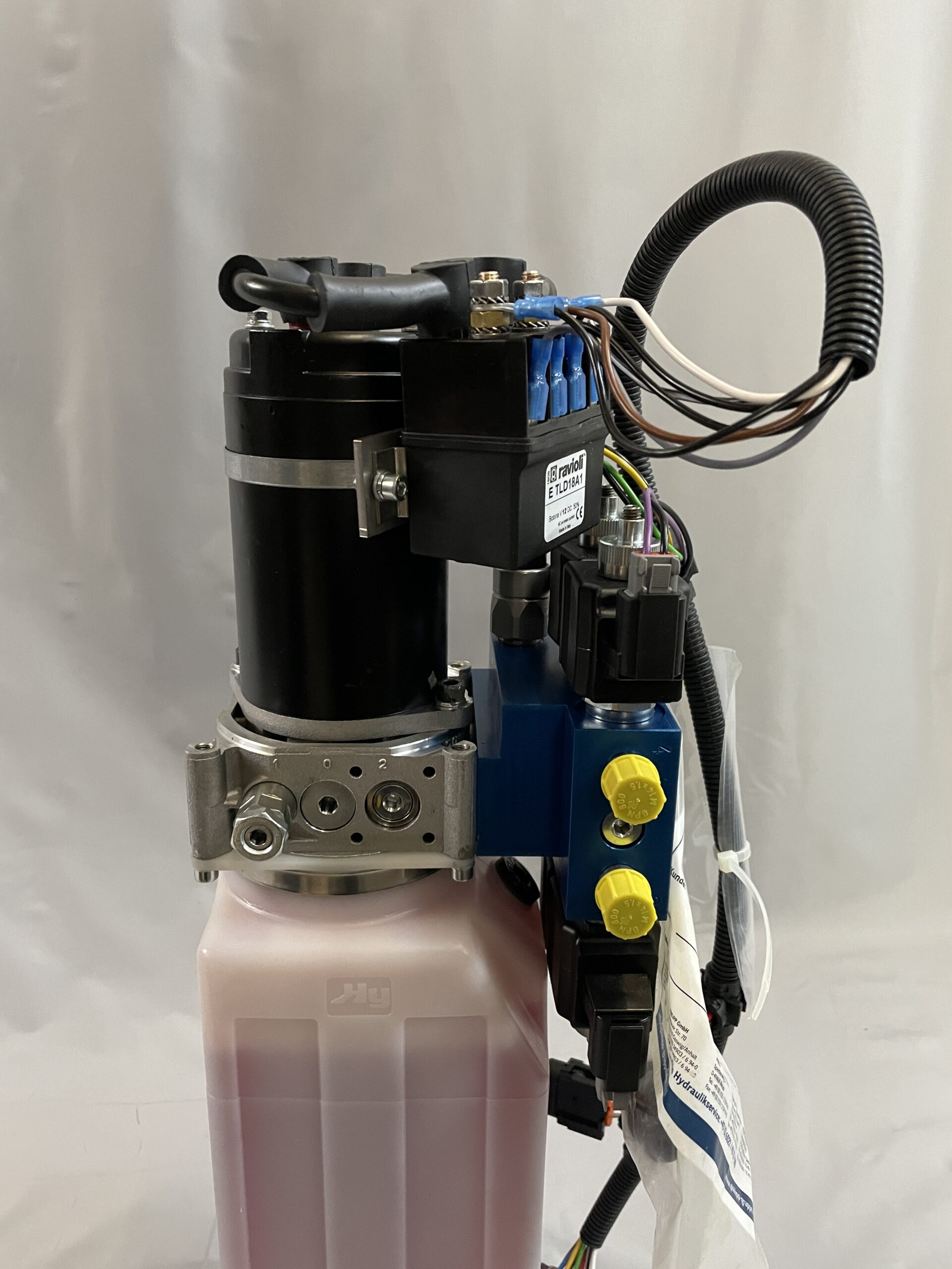 Hydraulik -Pumpe mit Verteiler und Öltank von Ravioli, Model ETLD18A1