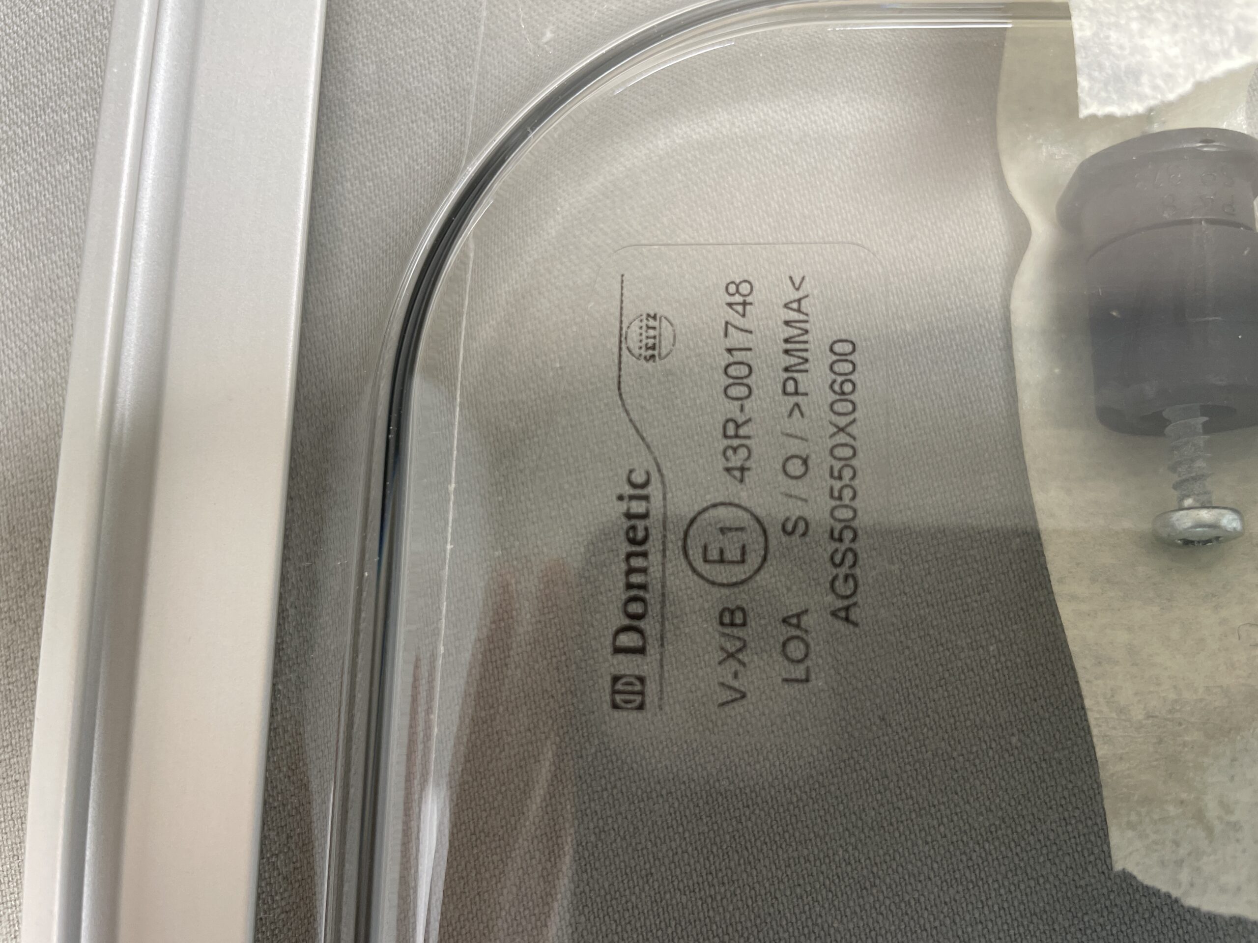 Ausstellscheibe von Dometic für S4 Fenster, Klarglas, 550 x 600 mm