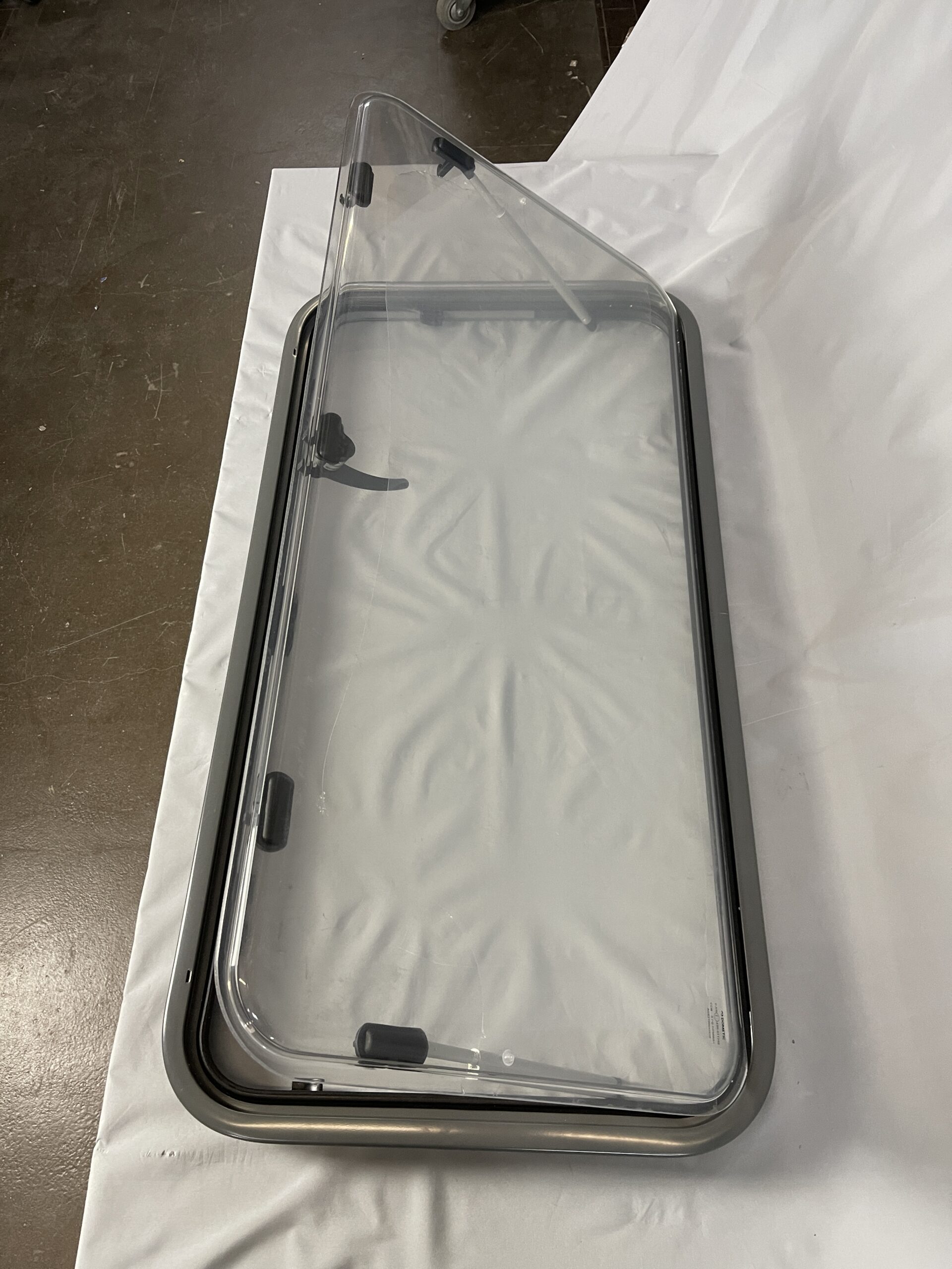 Dometic Ausstellfenster mit Zentralverriegelung, 1000 x 510 mm, anthrazit