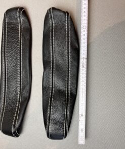 Armlehnenbezug Leder Schwarz mit weißen Nähten