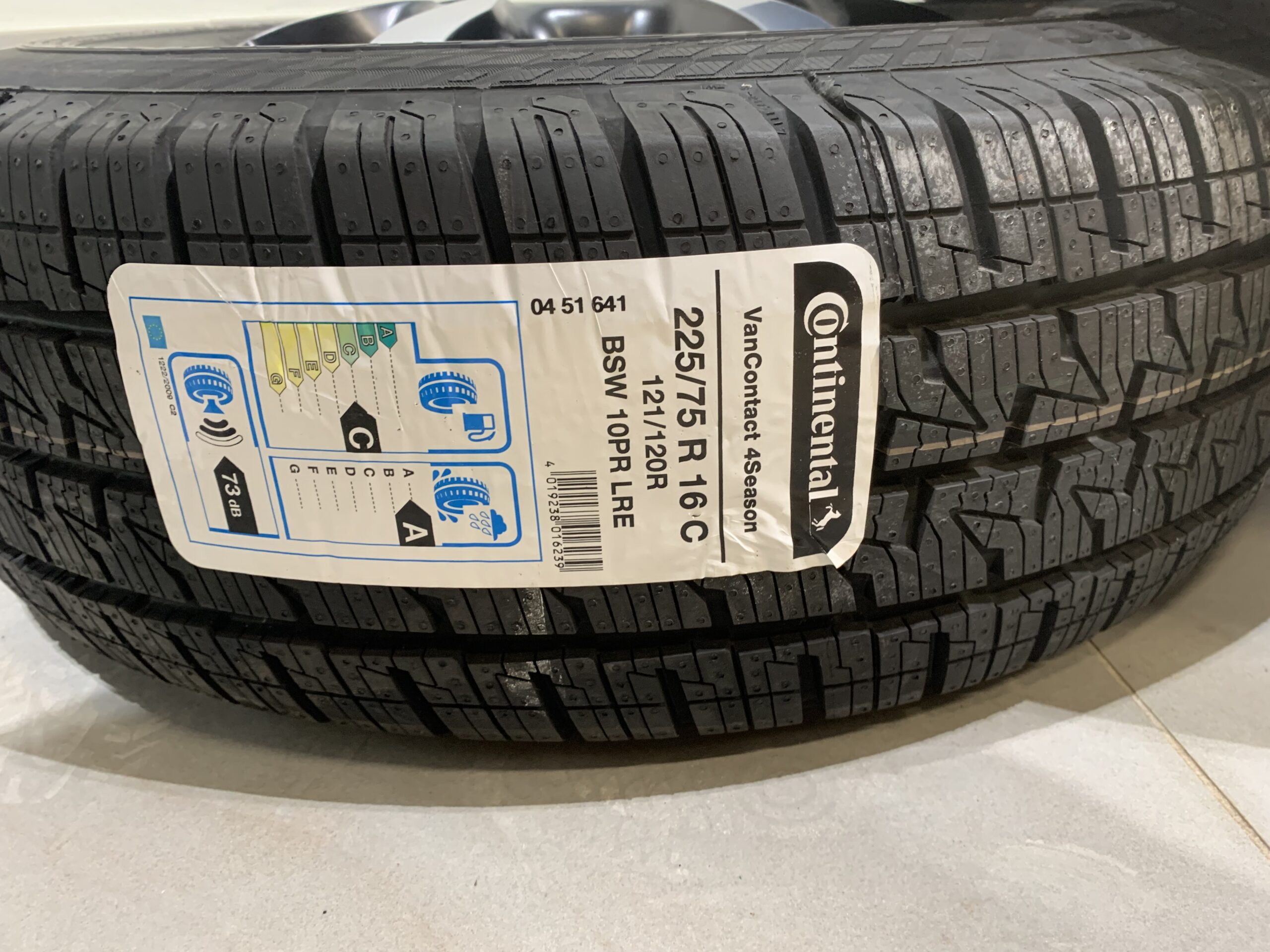 Continental Van Contact 4 Season 225/75 R 16C Niesmann + Bischoff Emblem