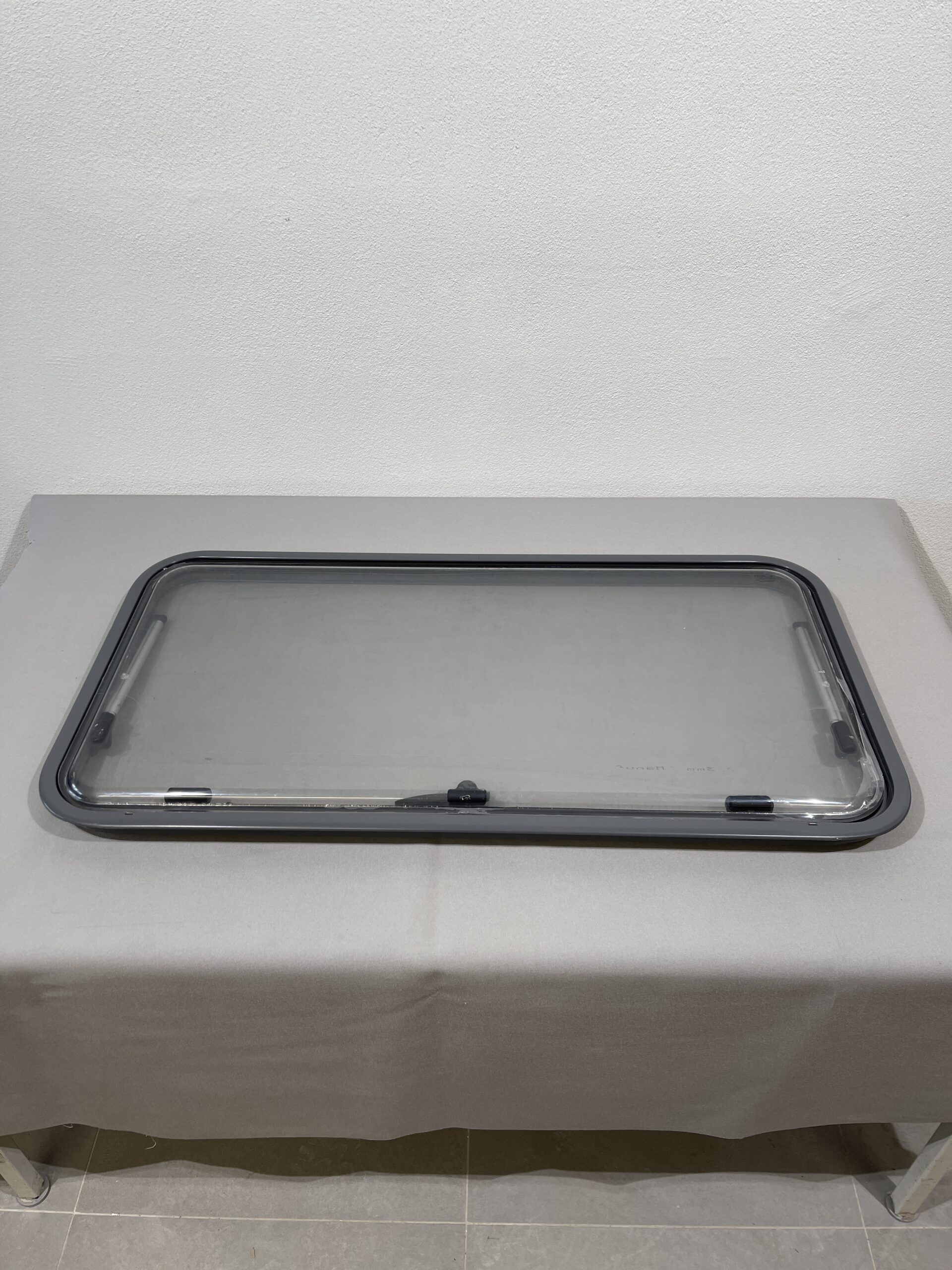 Dometic Ausstellfenster 1000x510mm grau mit Zentralverriegelung
