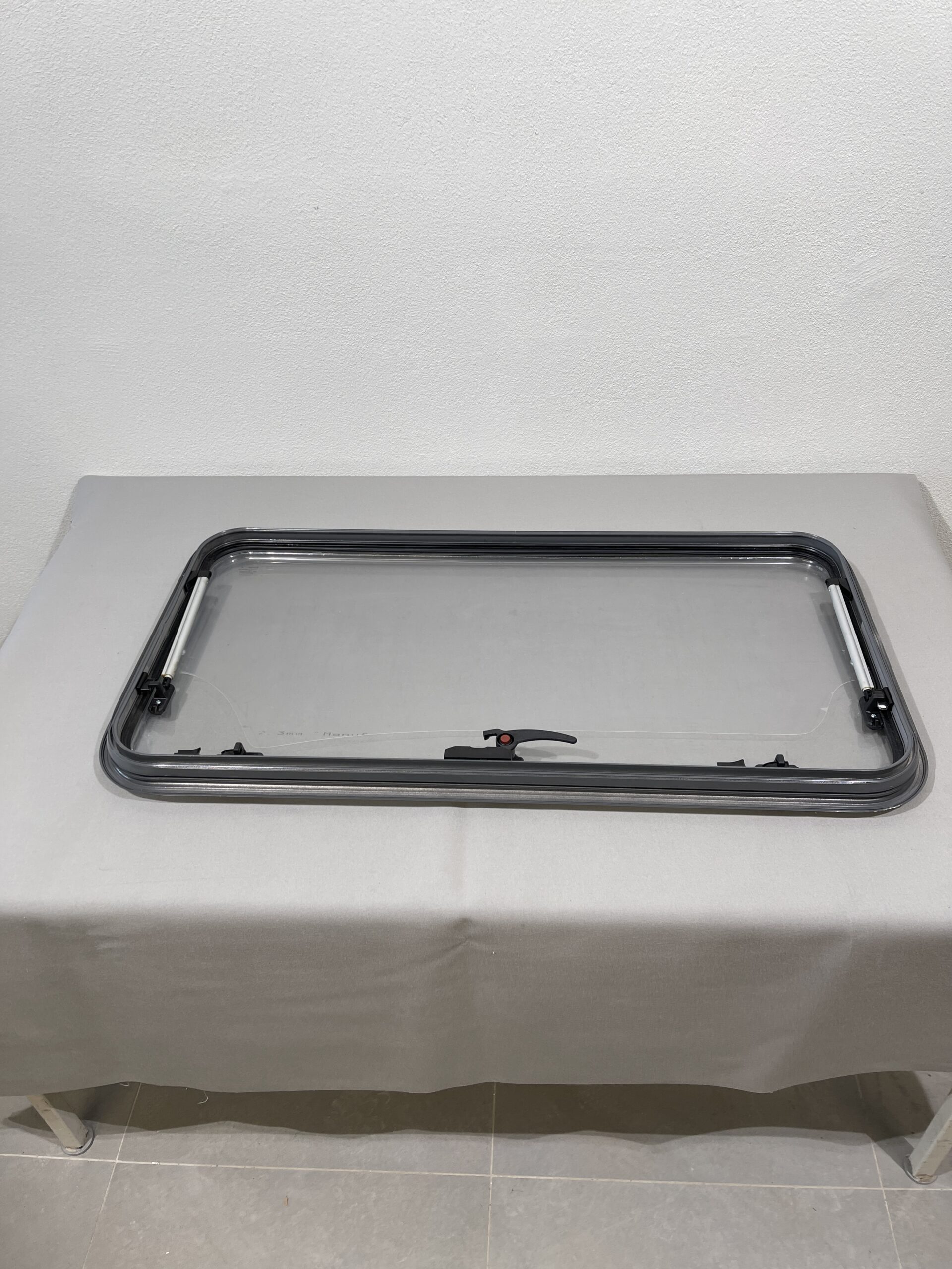 Dometic Ausstellfenster 1000x510mm grau mit Zentralverriegelung