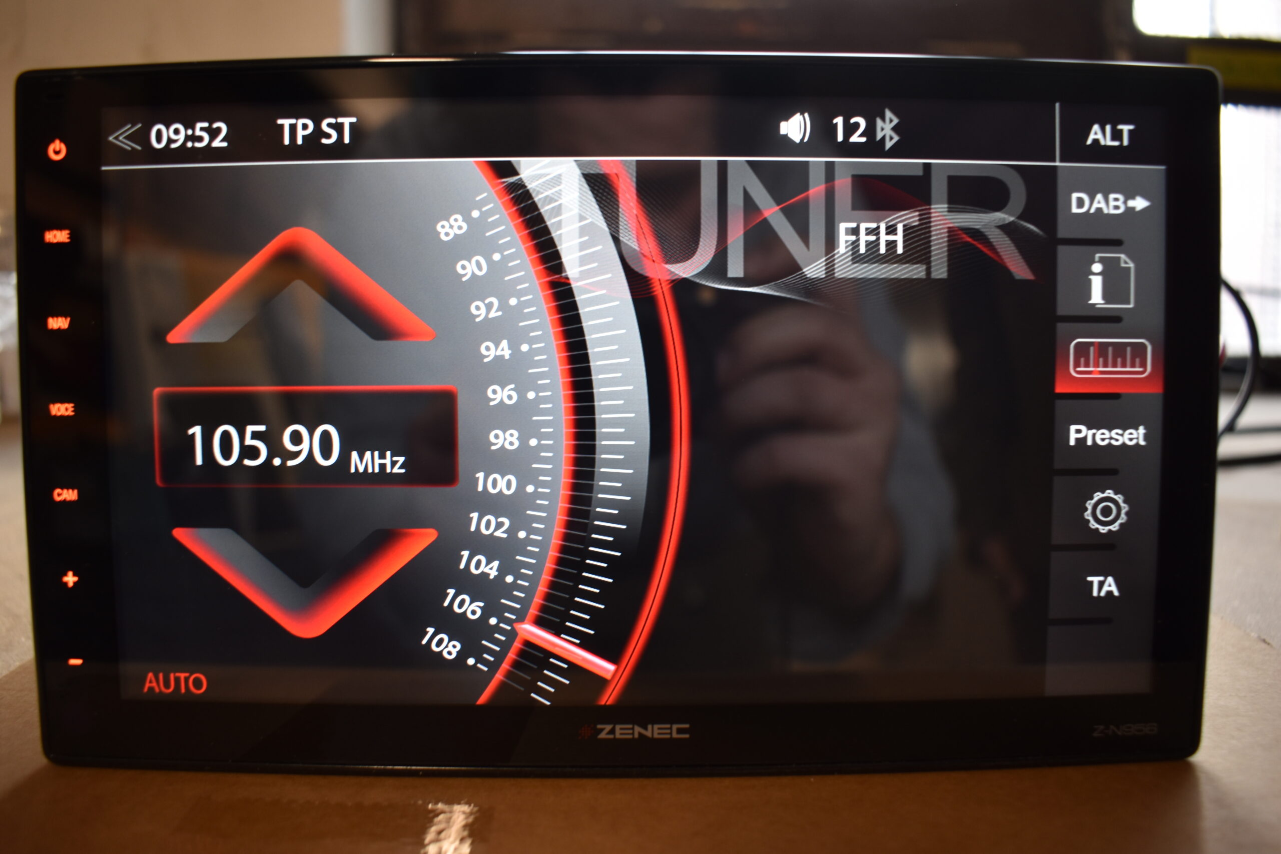 Zenec Z-N956 EHG Navigationsgerät