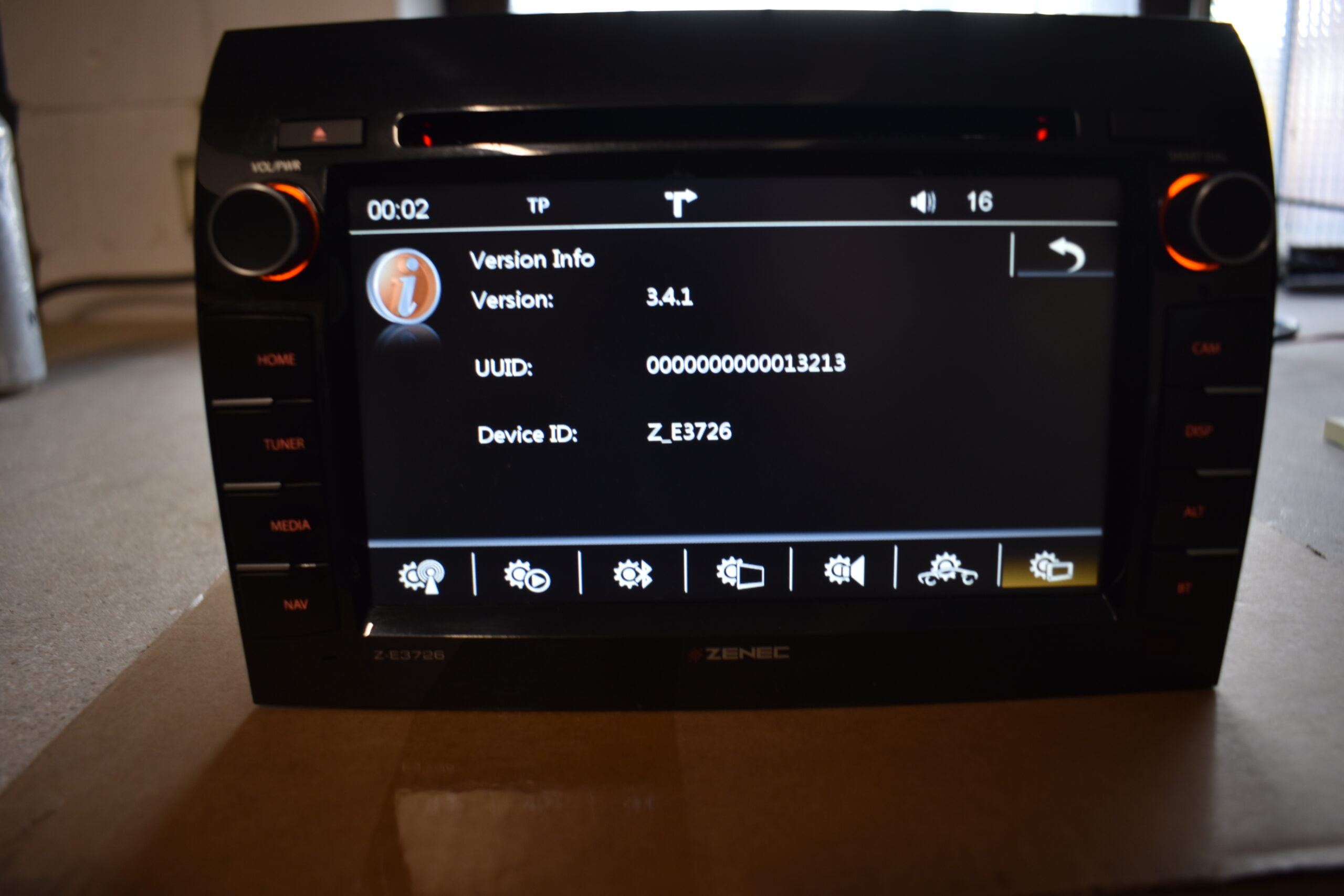 Zenec ZE 3726 MH-0-7 Navigationsgerät