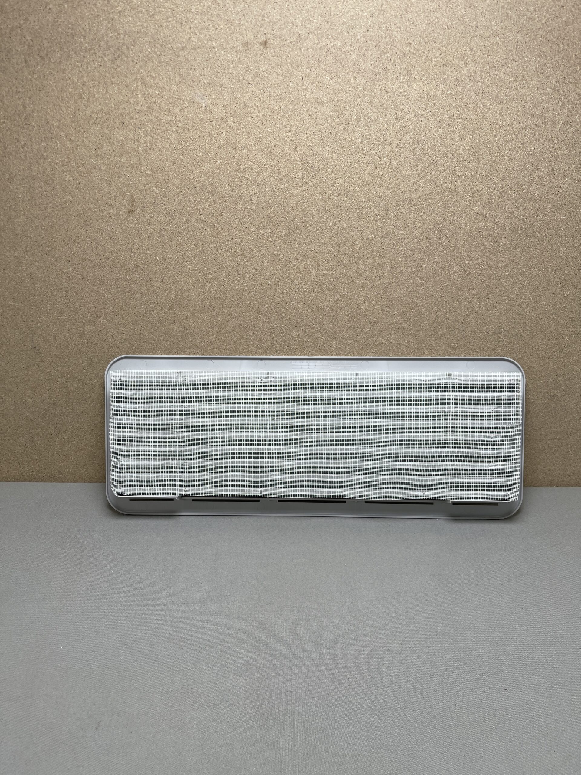 Dometic Lüftungsgitter unten L200 mit Fliegennetz, Drehverschluss hellgrau