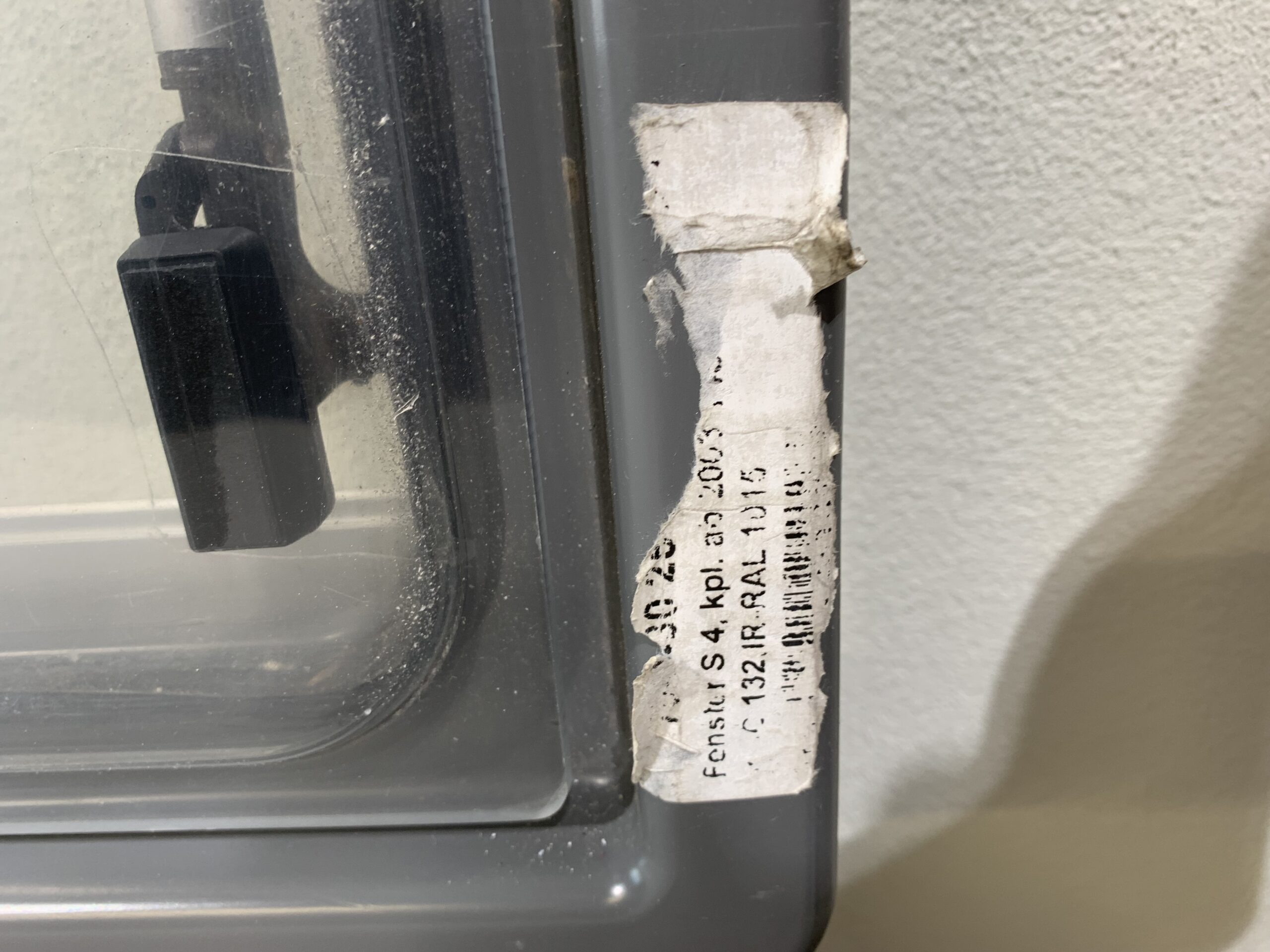 Dometic S4 Ausstellfenster 1450mm x 700mm, mit Rollo und Fliegennetz