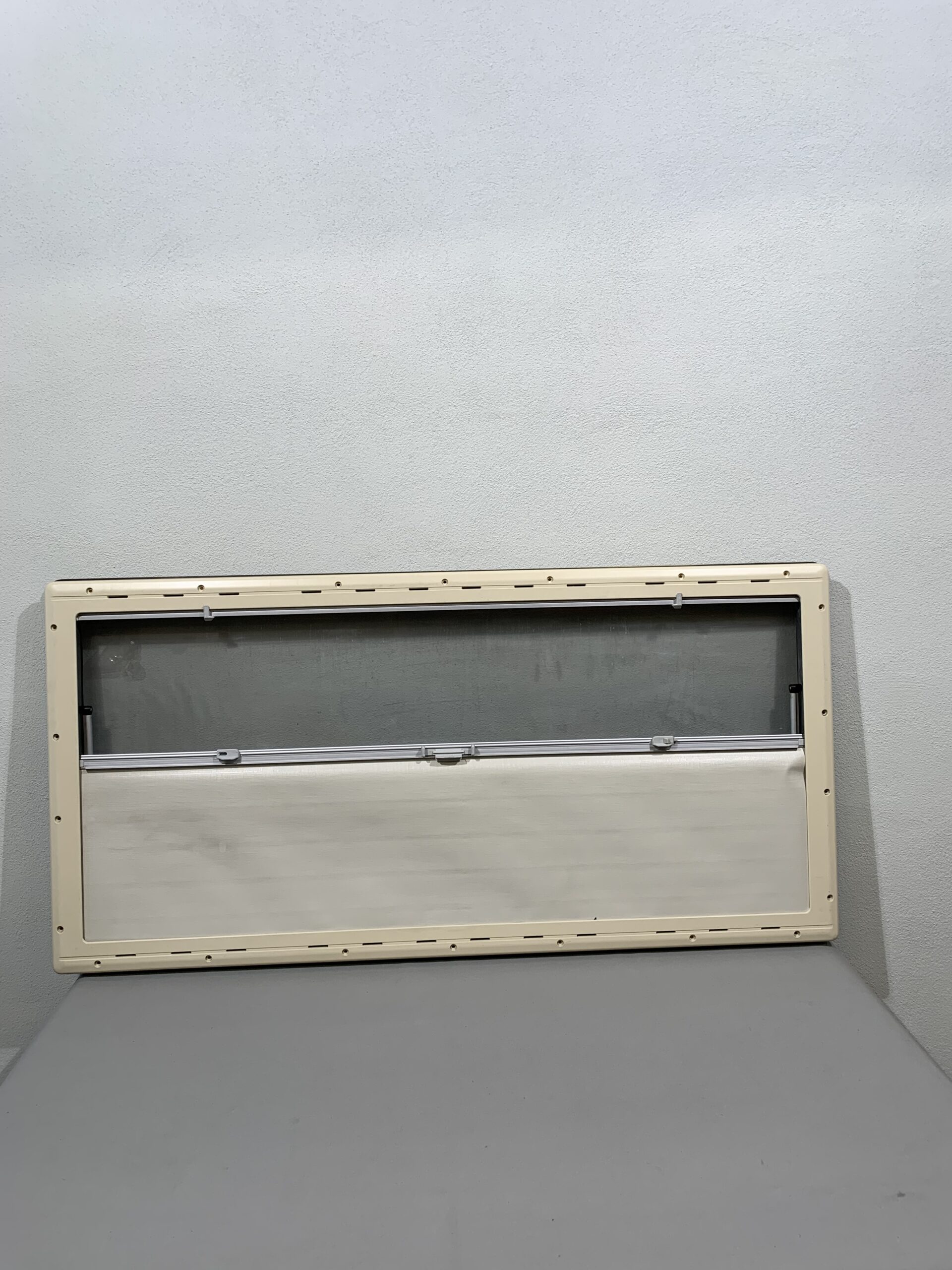 Dometic S4 Ausstellfenster 1450mm x 700mm, mit Rollo und Fliegennetz