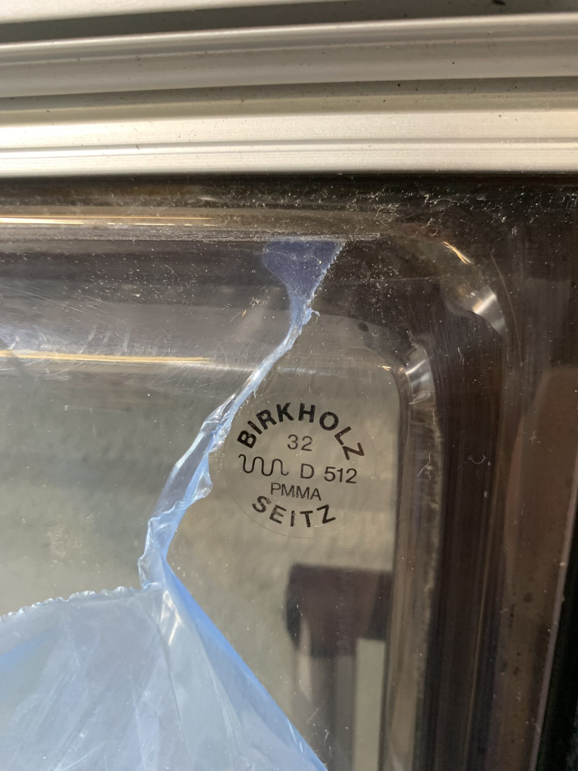 Ausstellfenster schwarz 1450mm x 590mm mit Verriegelung