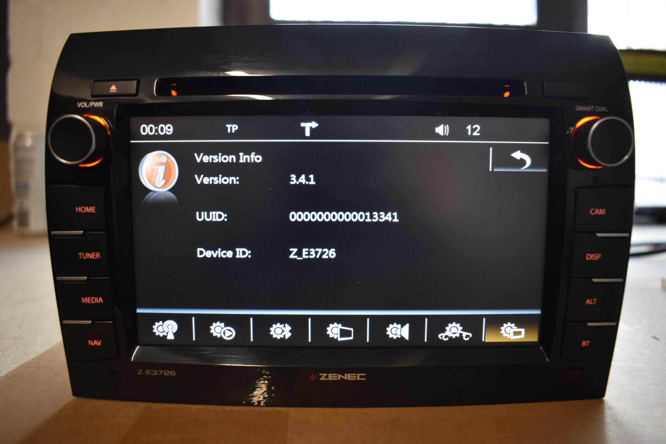 Zenec ZE 3726 MH-0-7 Navigationsgerät