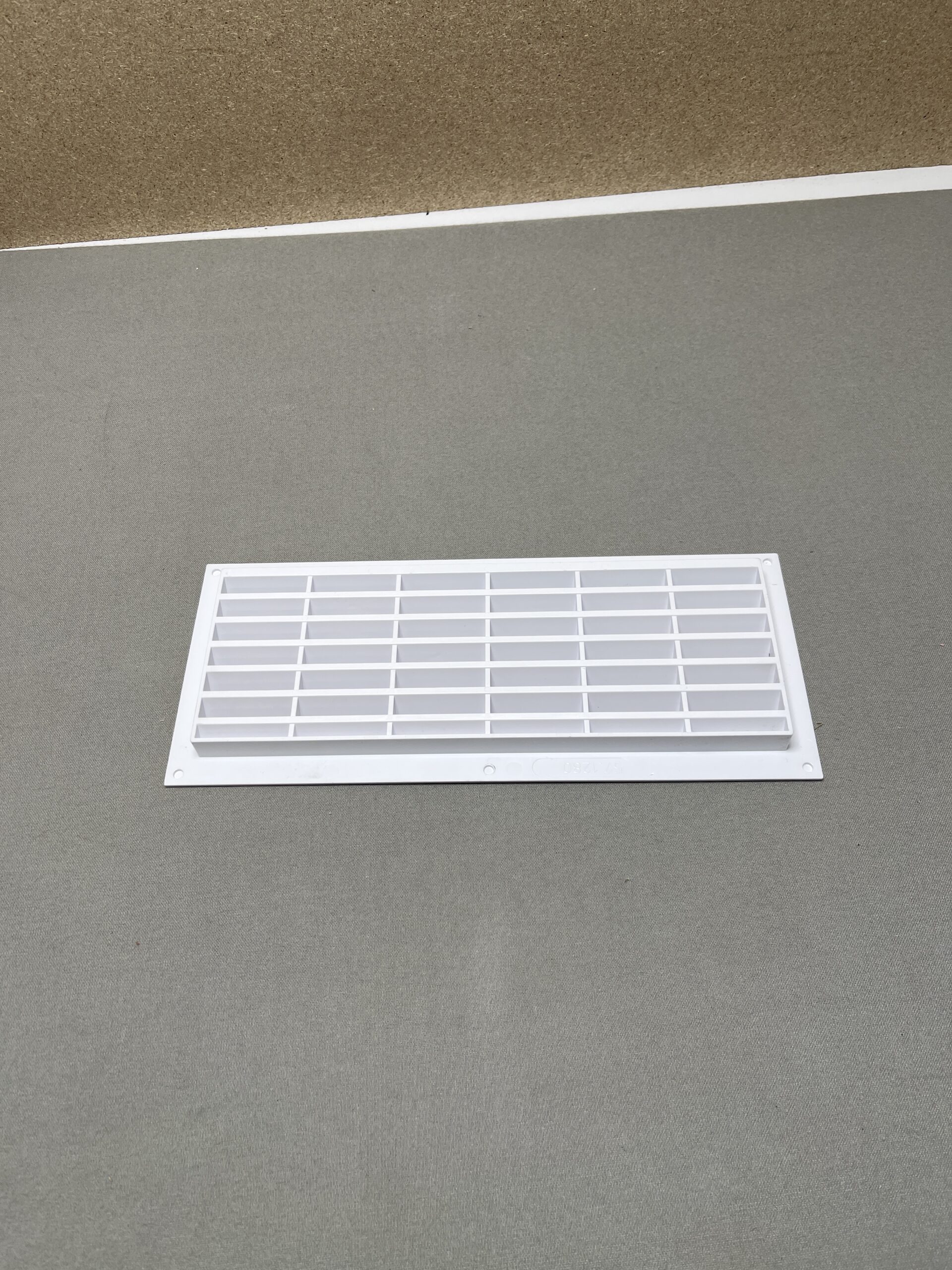 Häfele Luftgitter Kst. weiß 254 x 108