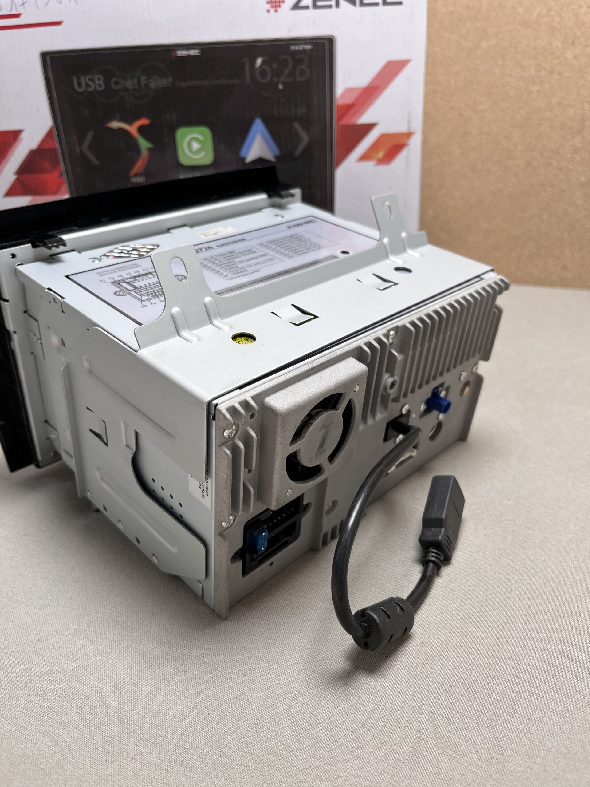 Zenec Z-E3762 Naviceiver Fiat Ducato ohne Zubehör & SD Karte