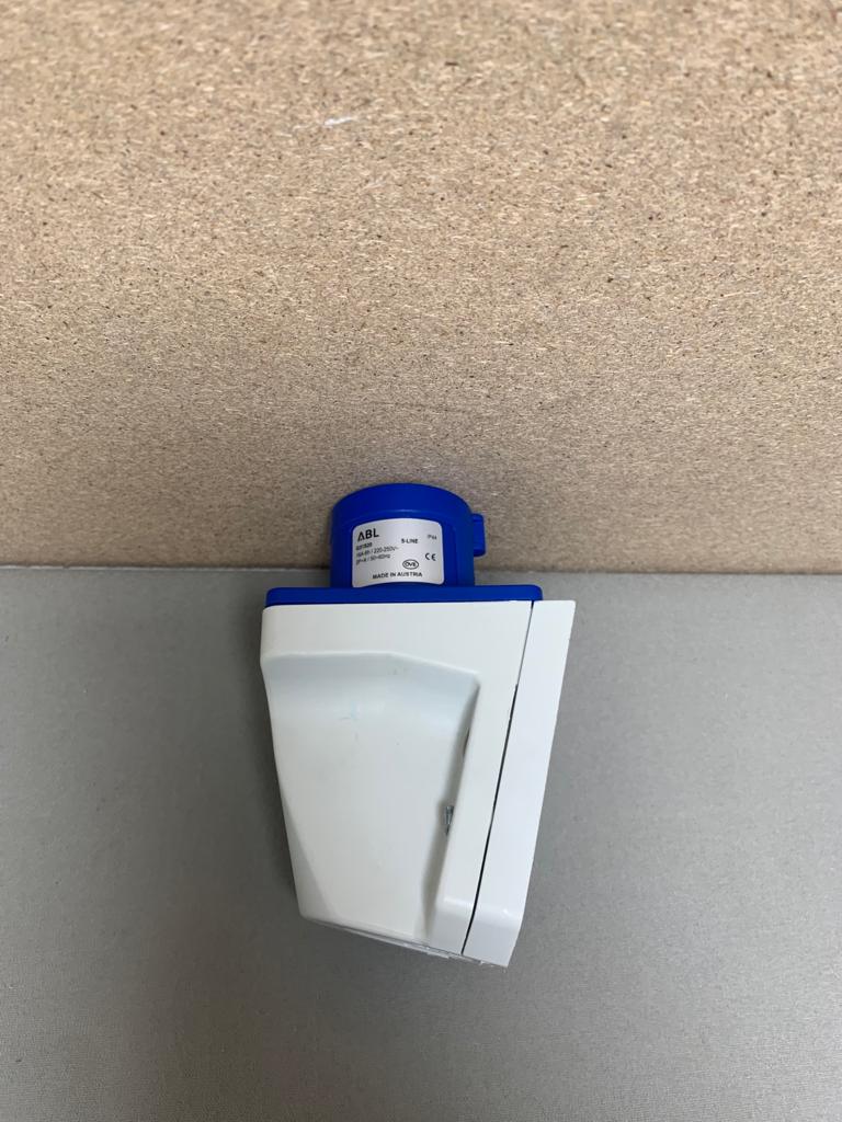 Strom-Steckdose Wohnmobil