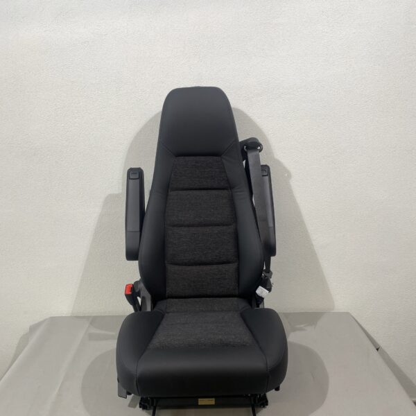 Aguti  Fahrersitz Gis Liner, Schwarz (Kunstleder) / Grau Stoff