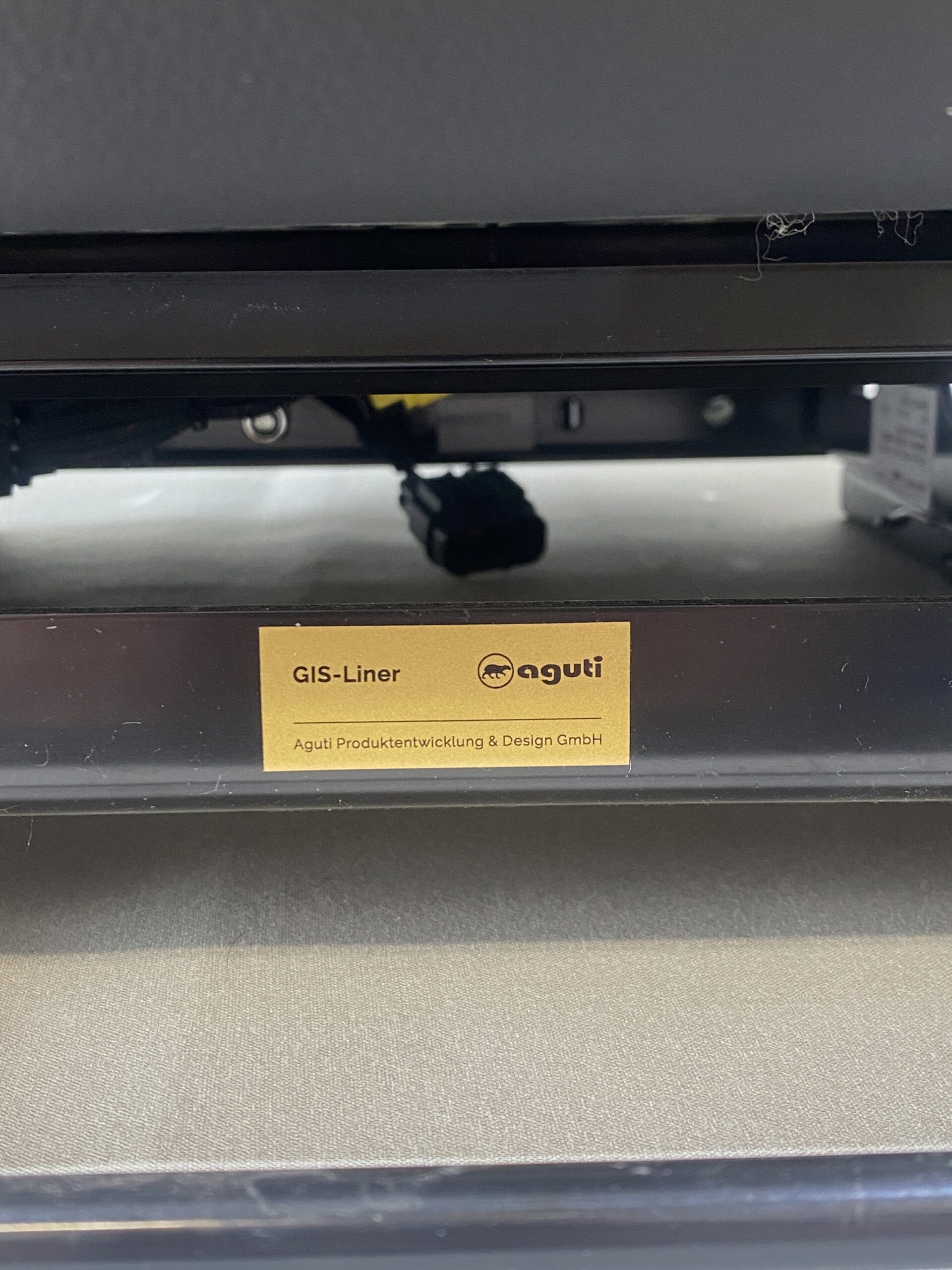 Aguti Fahrersitz Gis Liner, Schwarz (Kunstleder) / Grau Stoff