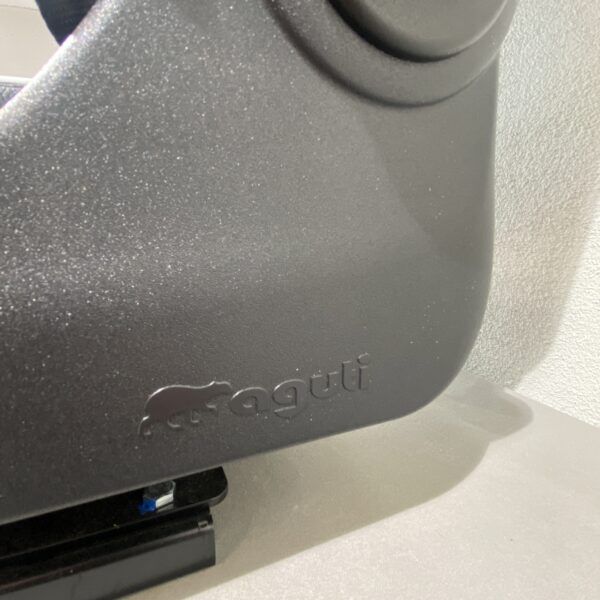 Aguti Fahrersitz Gis Liner, Schwarz (Kunstleder) / Grau Stoff