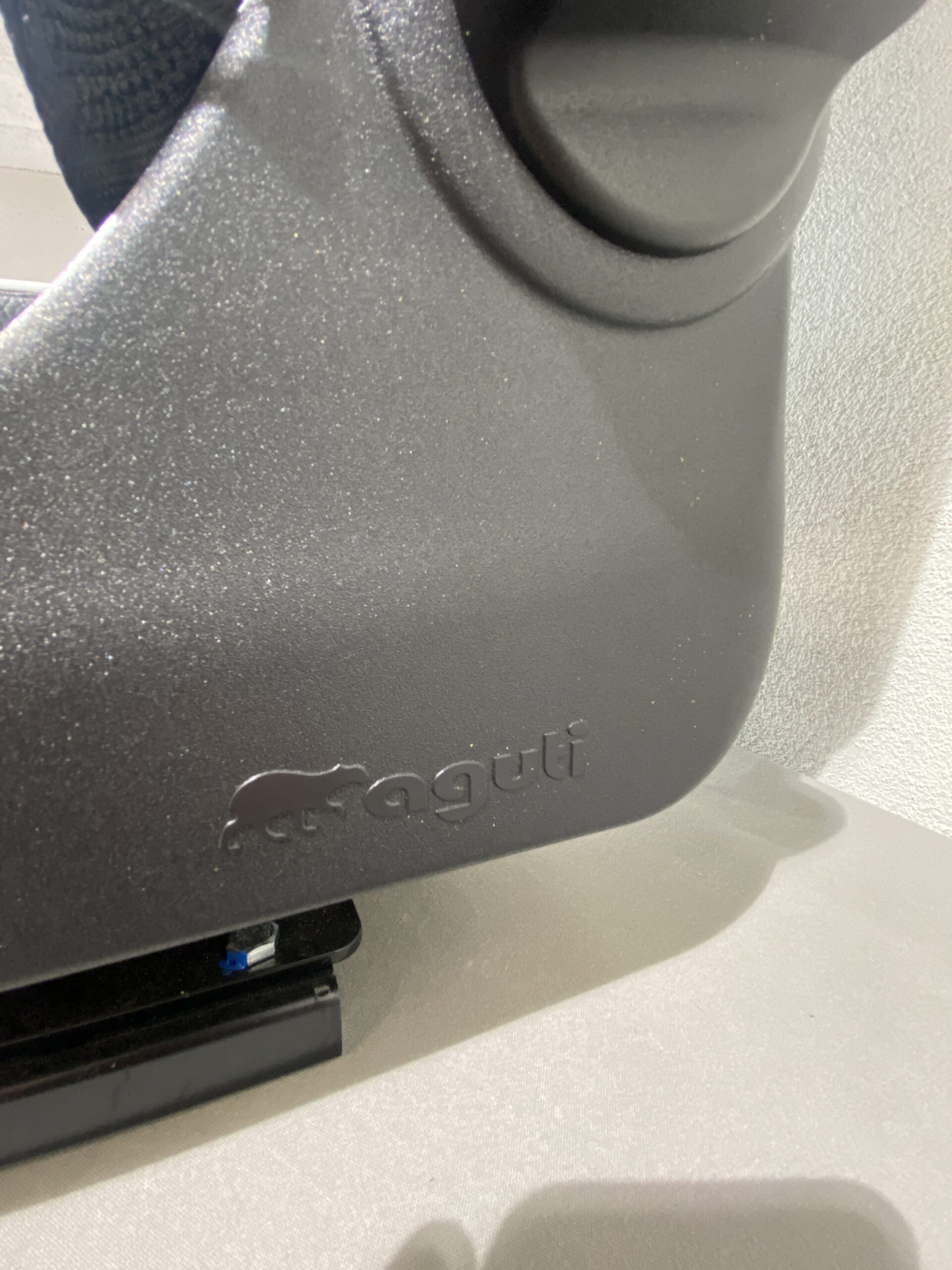 Aguti Fahrersitz Gis Liner, Schwarz (Kunstleder) / Grau Stoff