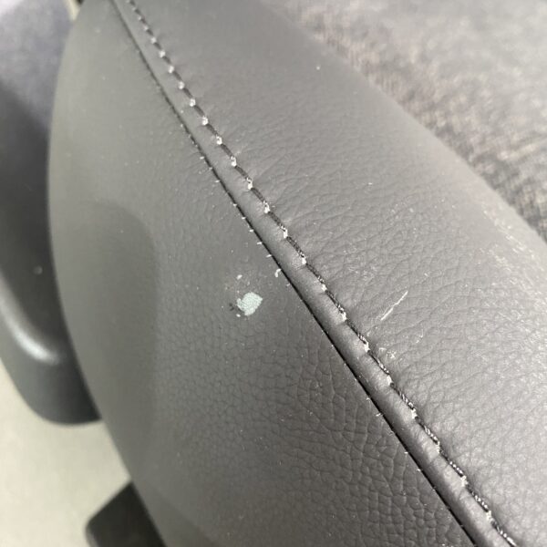 Aguti Fahrersitz Gis Liner, Schwarz (Kunstleder) / Grau Stoff