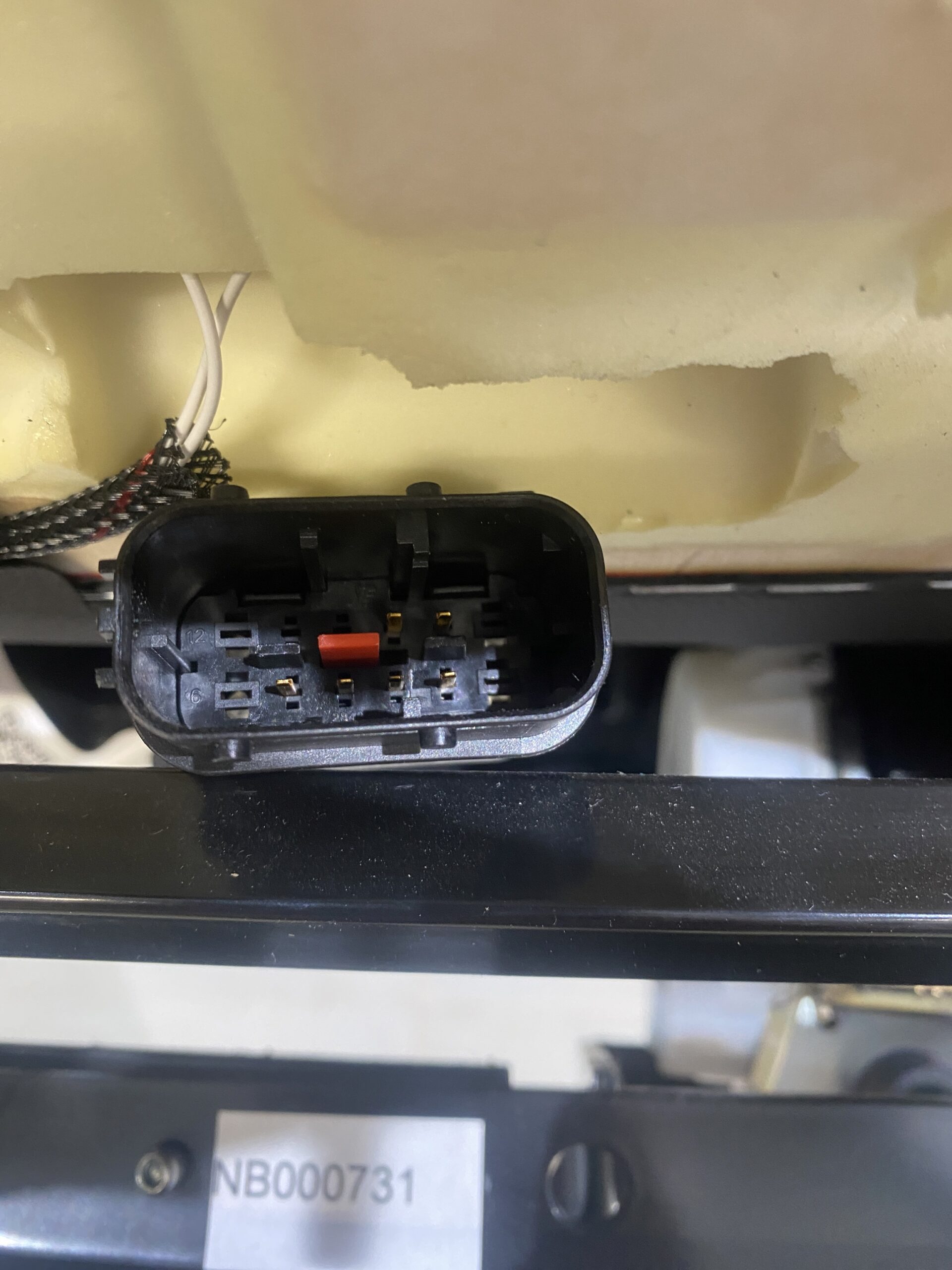 Aguti Fahrersitz Gis Liner, Schwarz (Kunstleder) / Grau Stoff