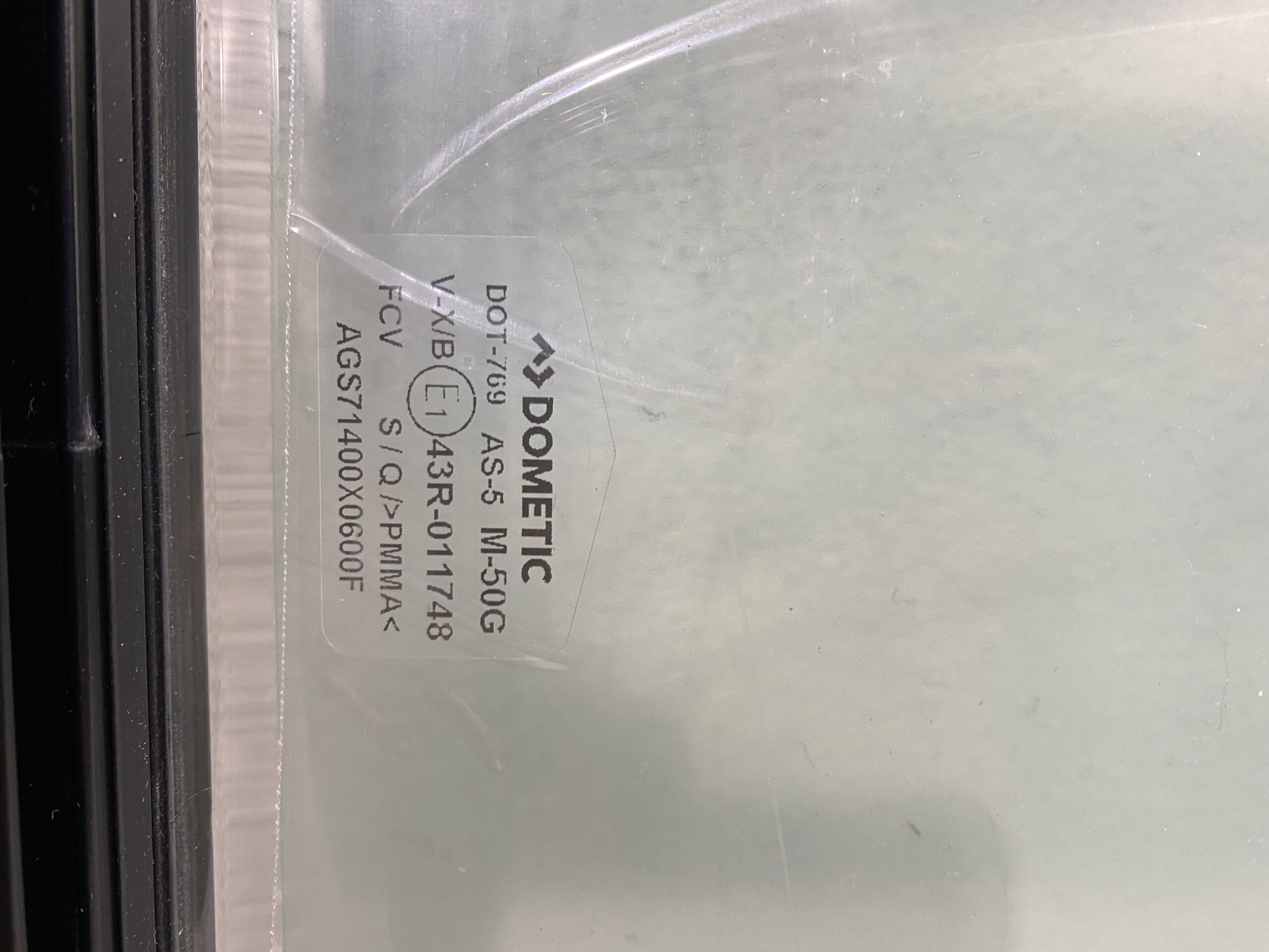 Dometic Schiebefenster 1400x600mm S7 schwarz