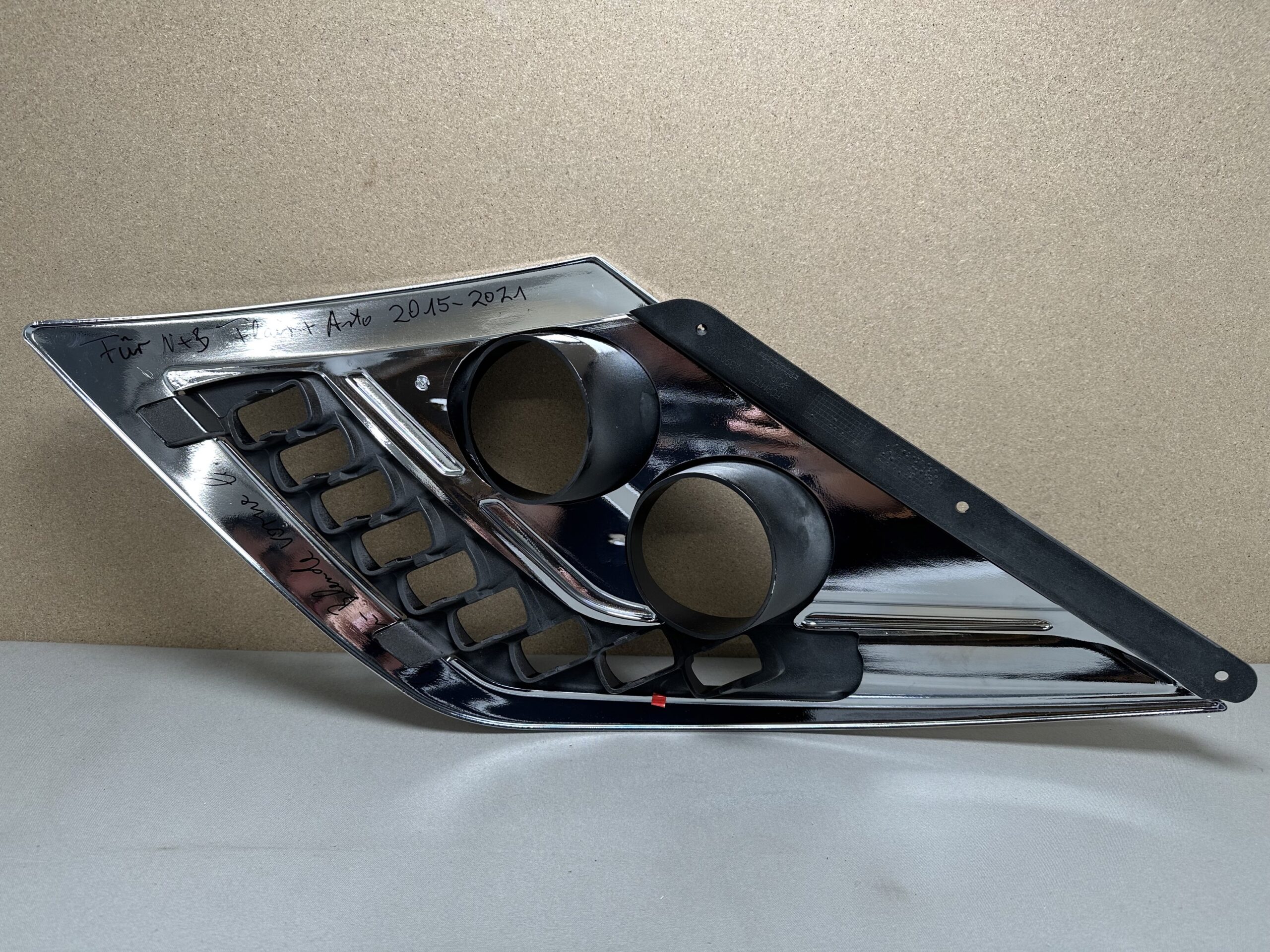 Scheinwerferblende Niesmann + Bischoff Flair + Arto 2015-2020 links Fahrerseite