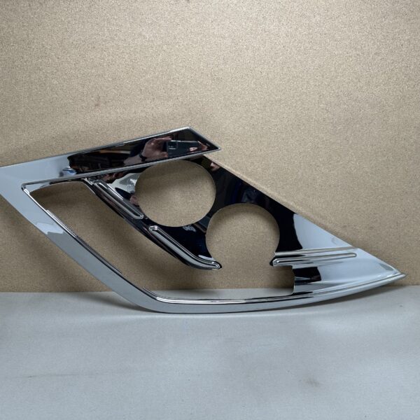 Scheinwerferblende Niesmann + Bischoff Flair + Arto 2015-2020 (außen Chrom) rechts Beifahrerseite