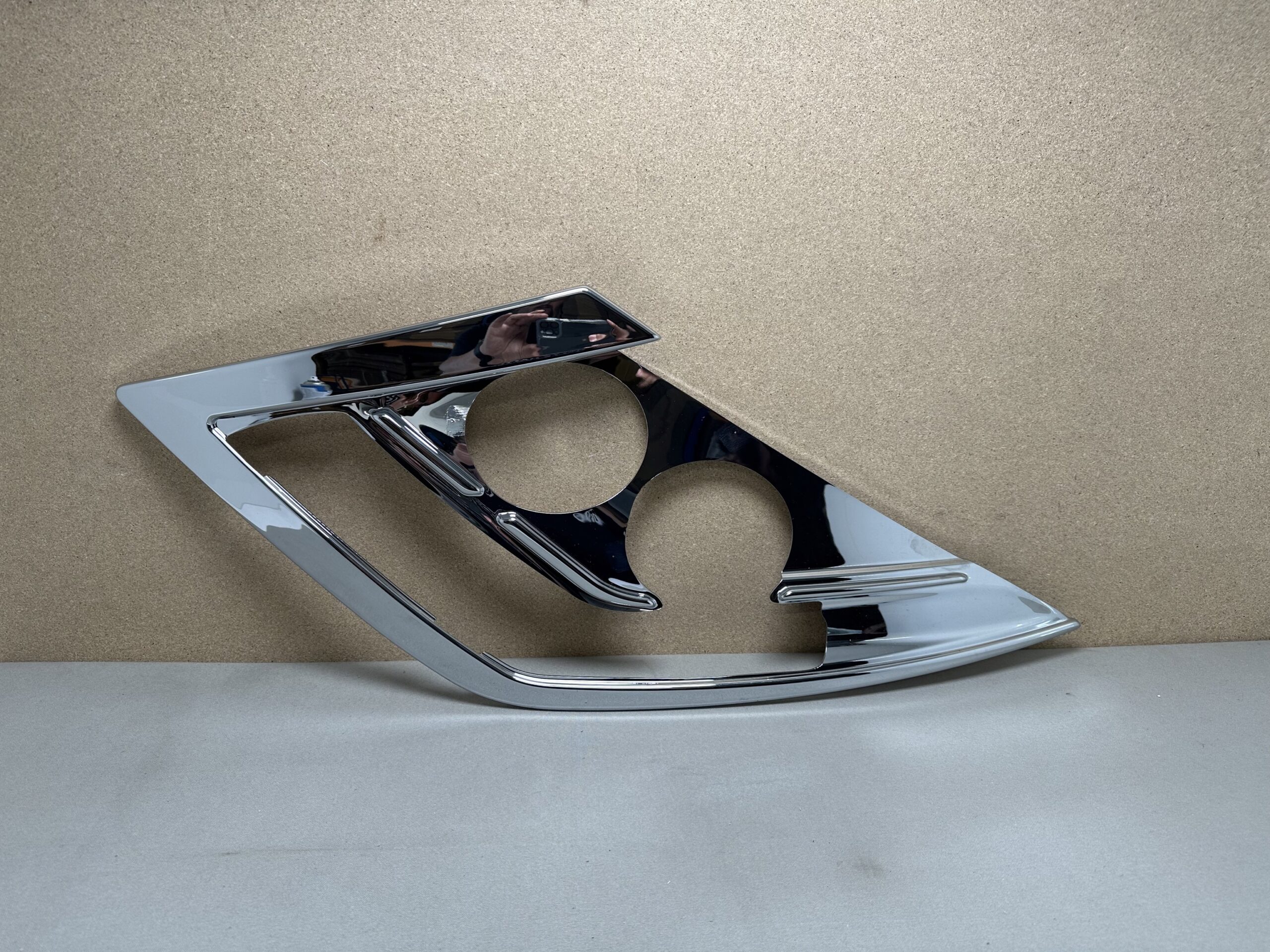 Scheinwerferblende Niesmann + Bischoff Flair + Arto 2015-2020 (außen Chrom) rechts Beifahrerseite