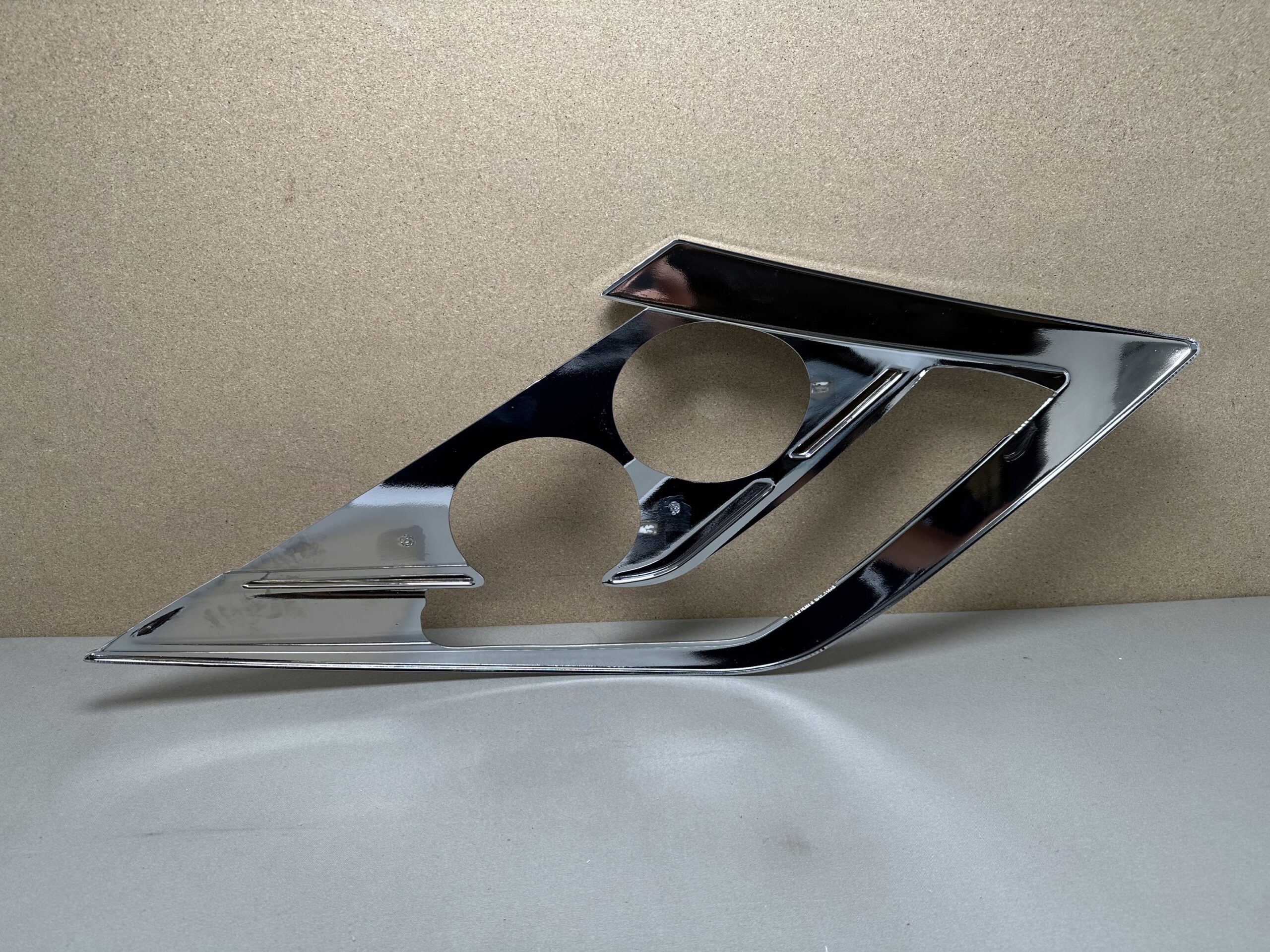 Scheinwerferblende Niesmann + Bischoff Flair + Arto 2015-2020 (außen Chrom) rechts Beifahrerseite