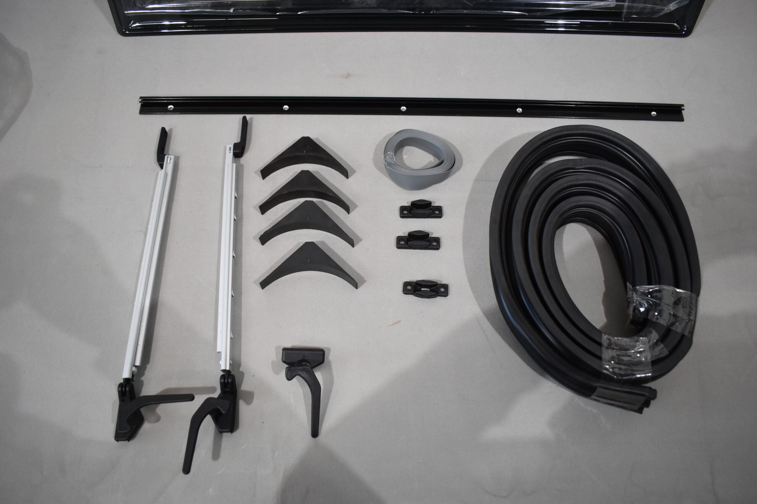 Polyplatic Vorgehängtes Heckfenster 560x500 mm schwarz